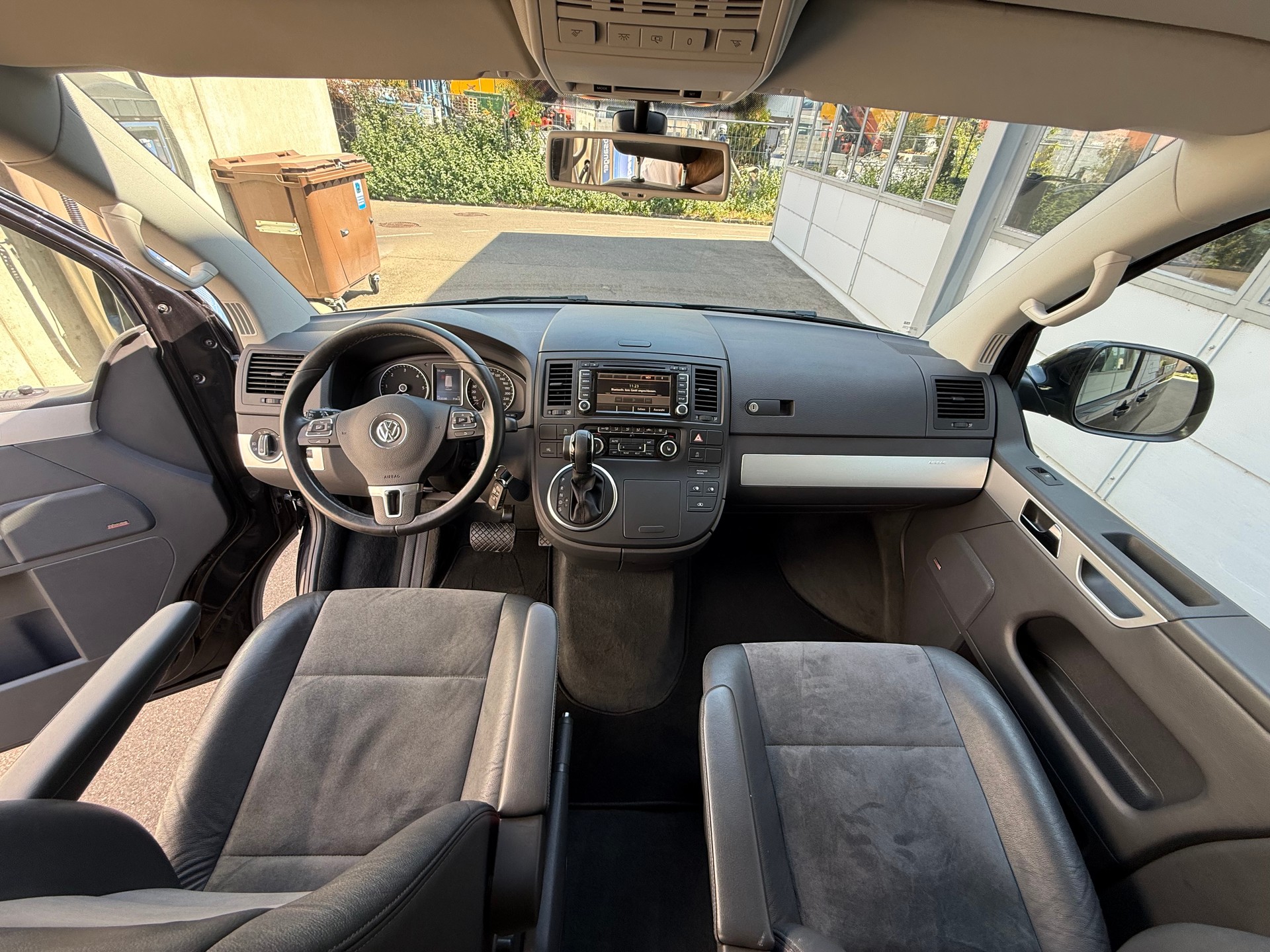 VW T5 Multivan 2.0 Bi-TDI CR Highline 4Motion DSG *AB MFK *Abnehmb. AHK *Leder *Standheizung *8 Fach bereift *Elektr.Schiebetüren-image-8