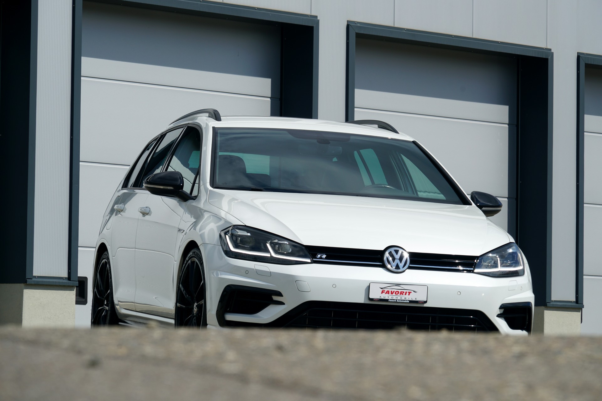 VW Golf Variant 2.0 TSI R 4Motion DSG (CH)