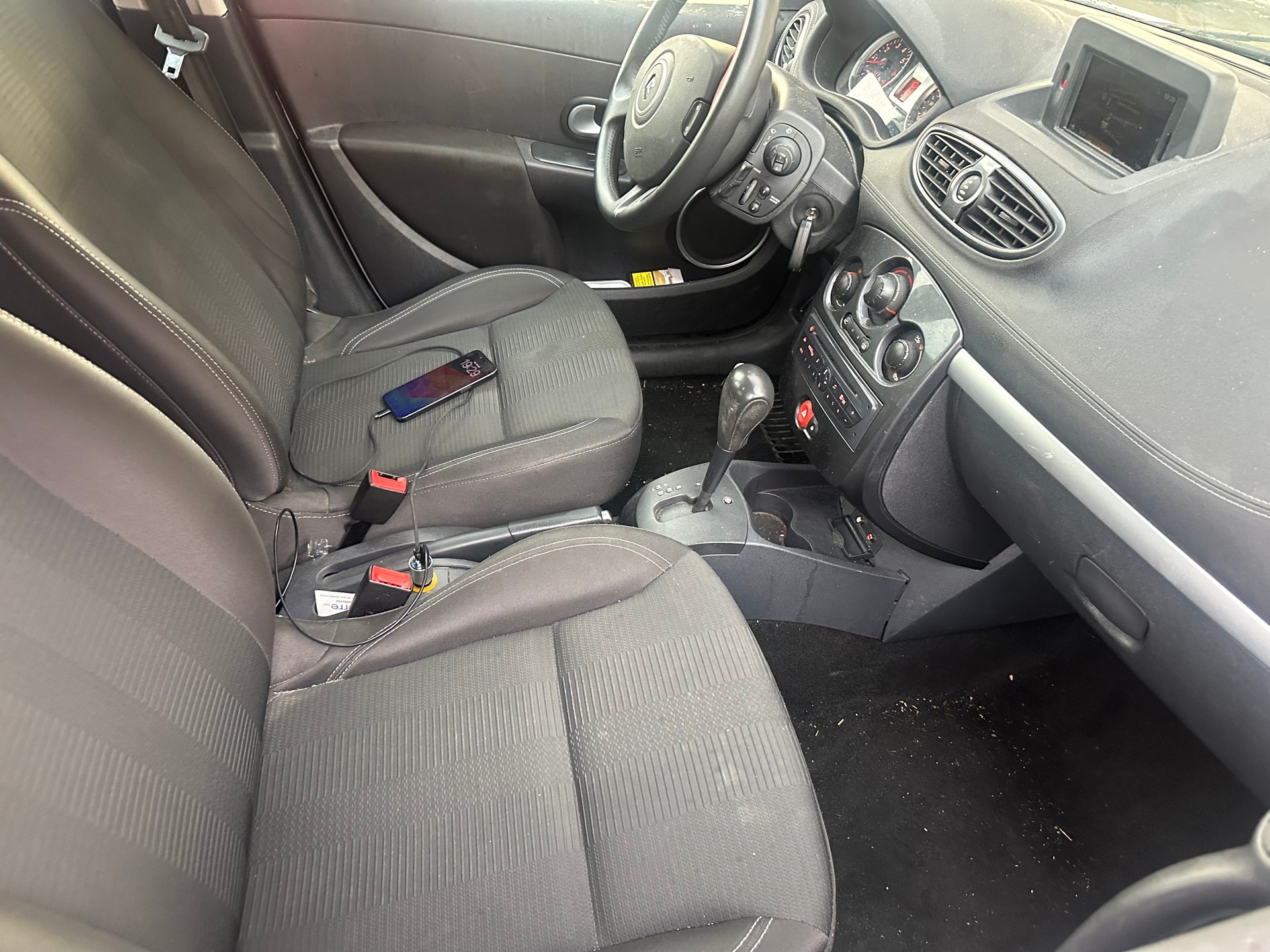 RENAULT Clio Grandtour 1.6 16V Exception Automatic-image-8