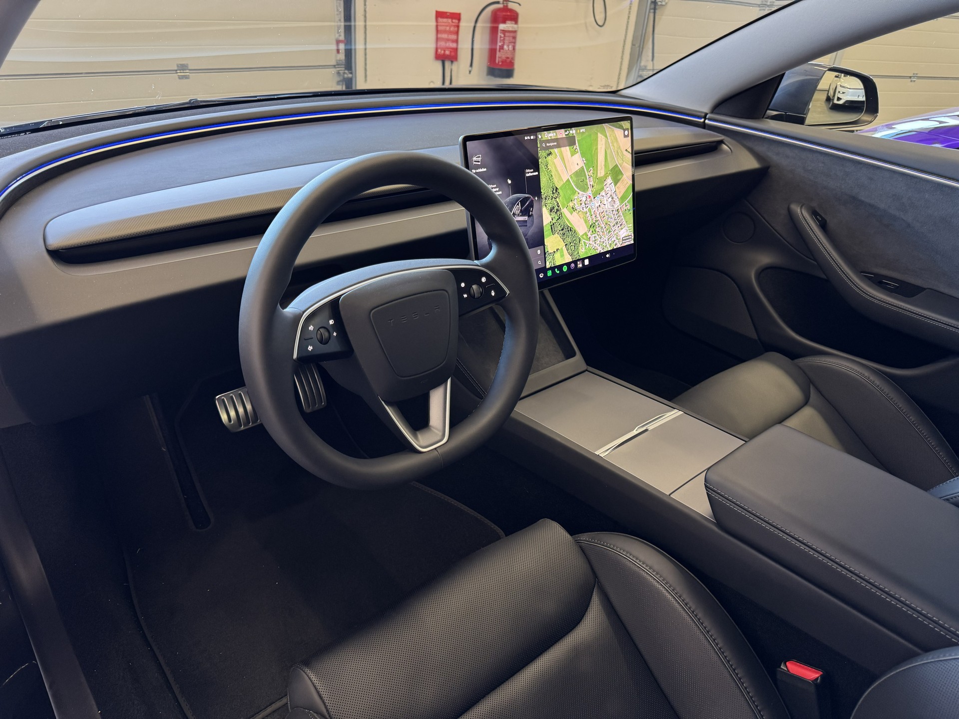 TESLA Model 3 Dual Motor Performance AWD CH Fahrzeug-image-7