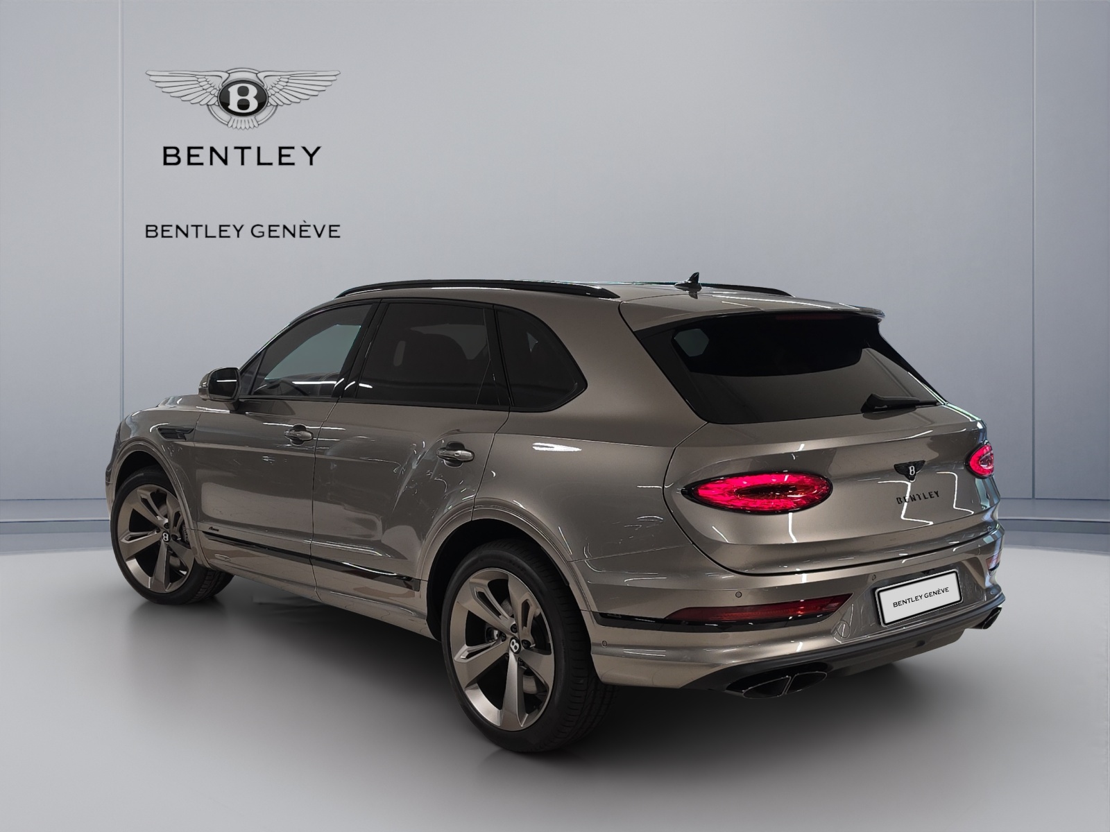 BENTLEY Bentayga Azure-showroom-element-3