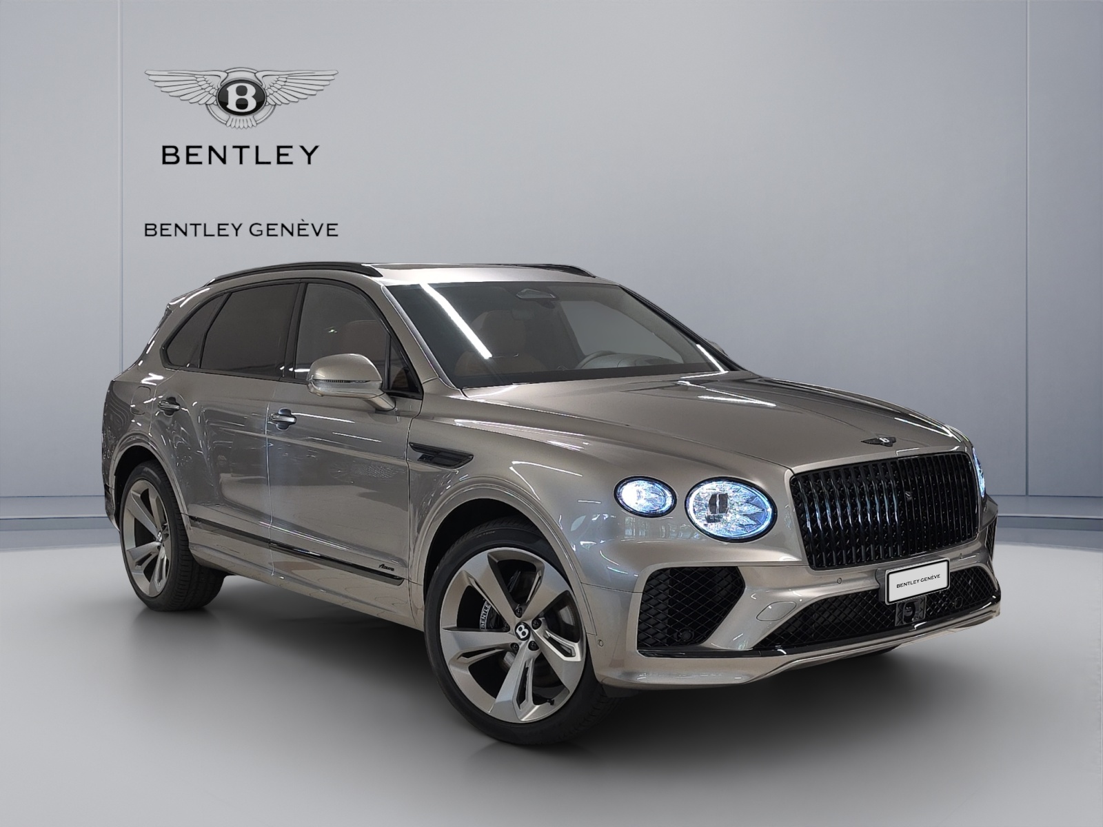 BENTLEY Bentayga Azure-showroom-element-2