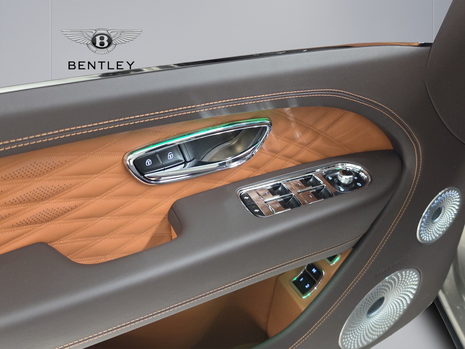 BENTLEY Bentayga Azure-image-12