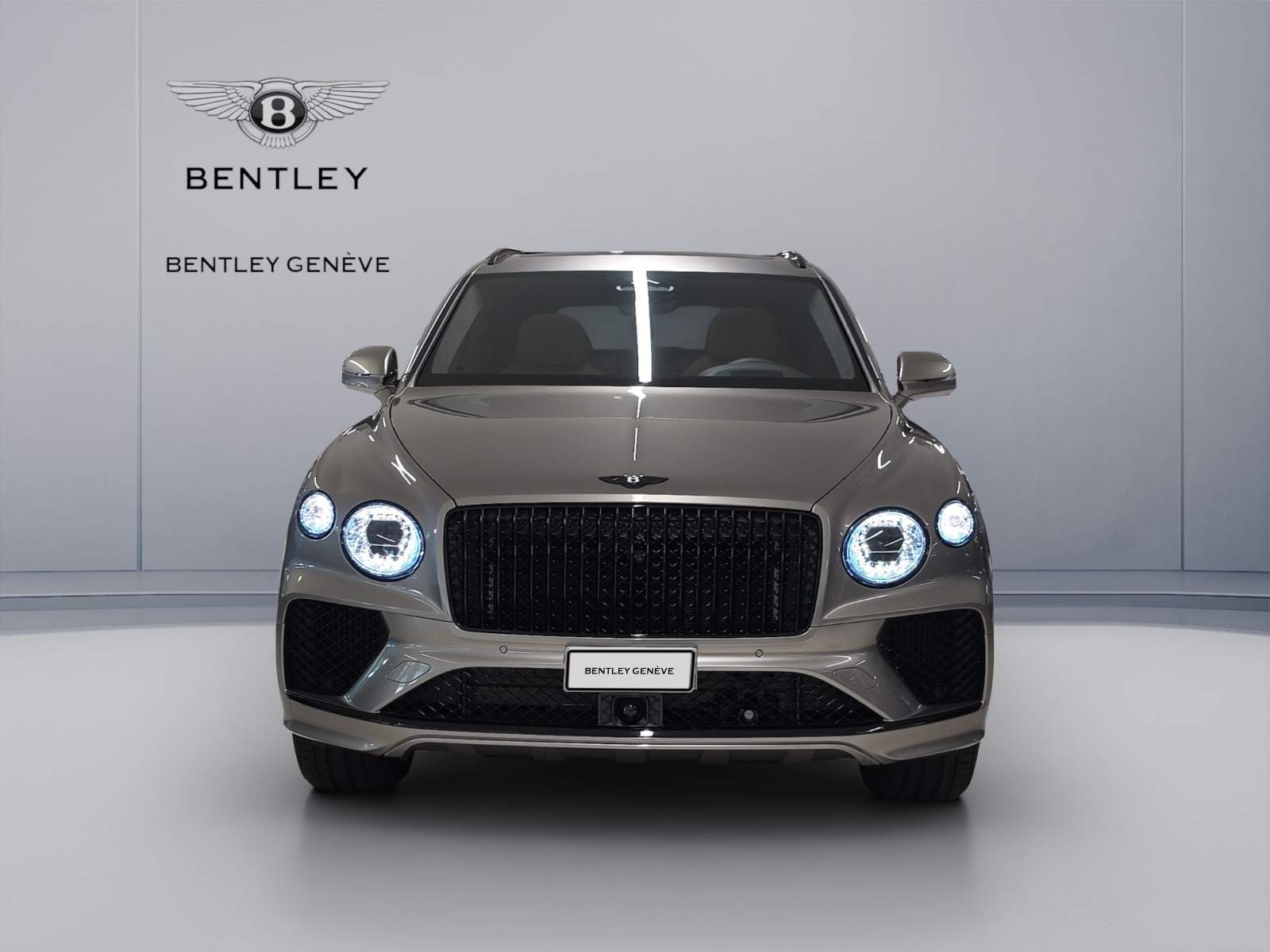 BENTLEY Bentayga Azure-showroom-element-1