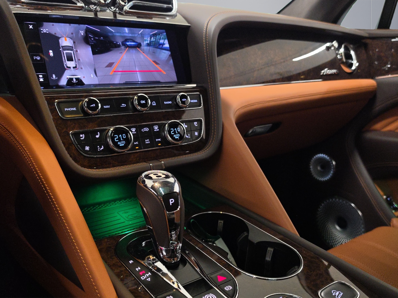 BENTLEY Bentayga Azure-image-15