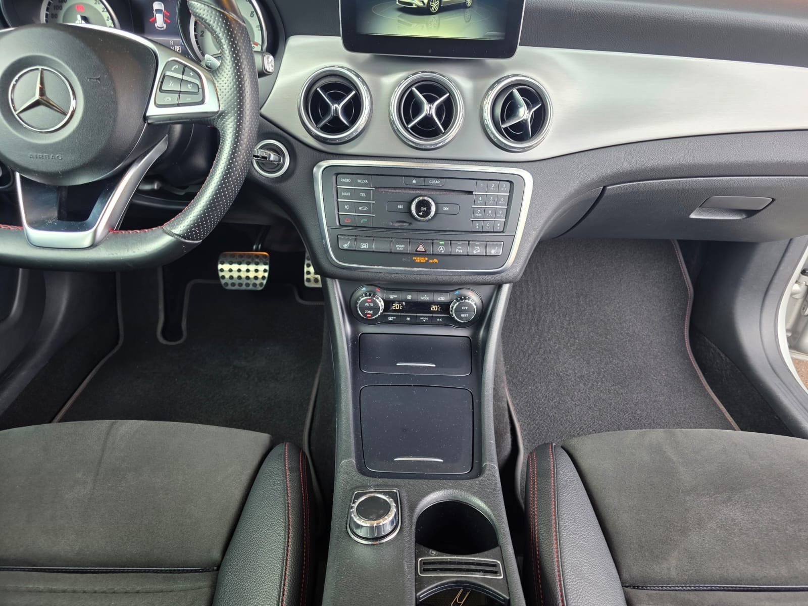 MERCEDES-BENZ GLA 220 d AMG Line 4Matic 7G-DCT-image-13