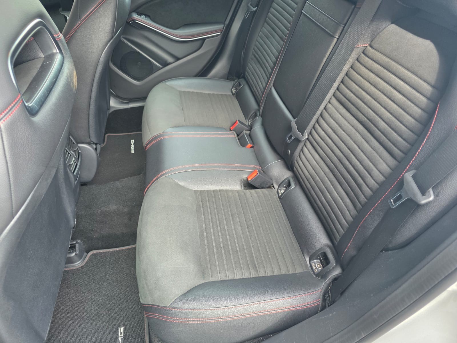 MERCEDES-BENZ GLA 220 d AMG Line 4Matic 7G-DCT-image-11