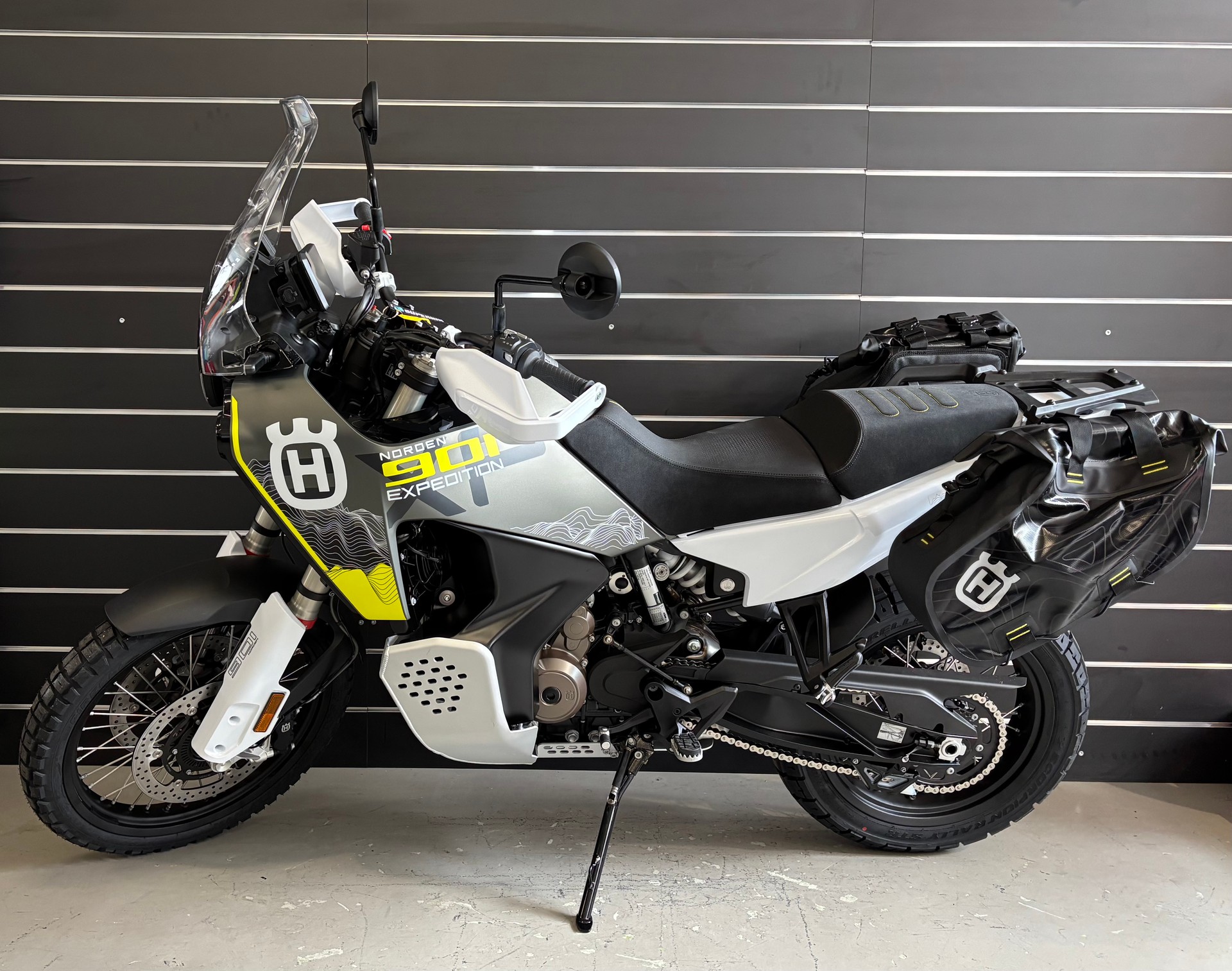 HUSQVARNA Norden 901 Expedition-image-1