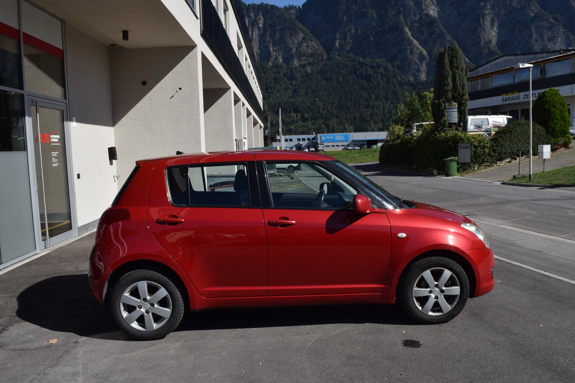 SUZUKI Swift 1.3i 16V GL Top 4x4-image-8