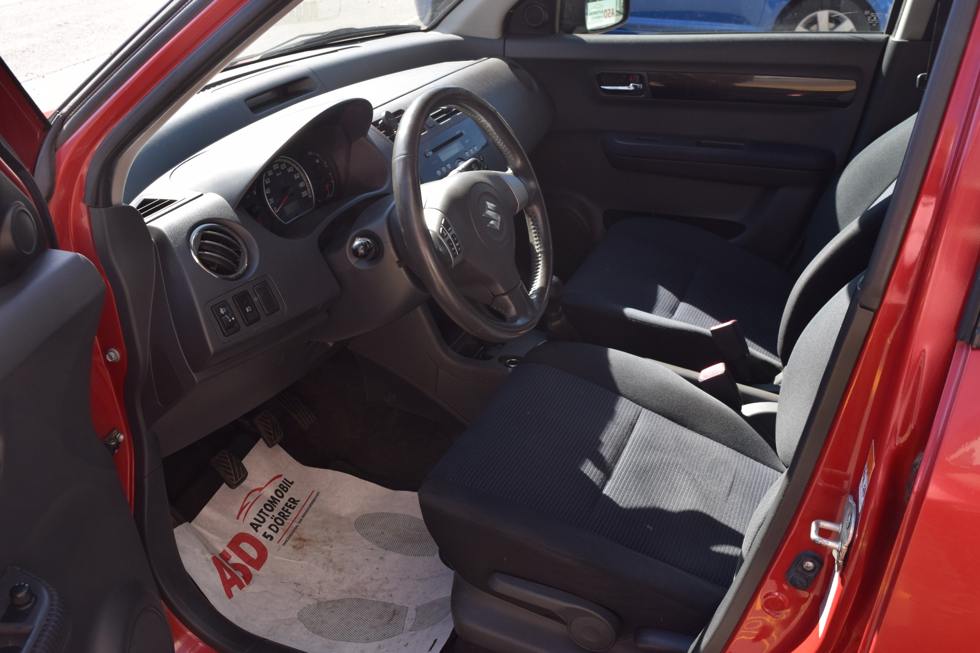 SUZUKI Swift 1.3i 16V GL Top 4x4-image-15