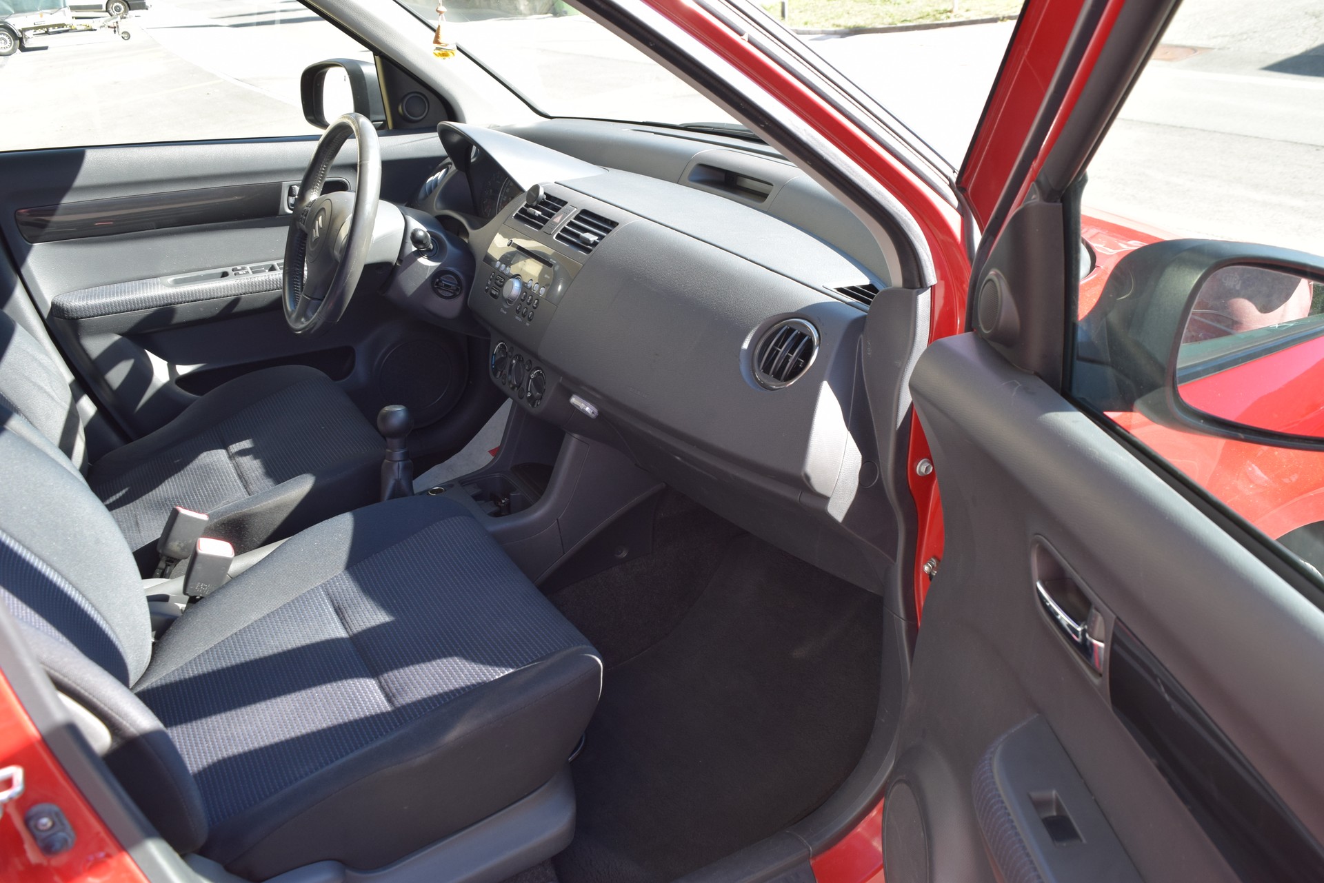 SUZUKI Swift 1.3i 16V GL Top 4x4-image-9