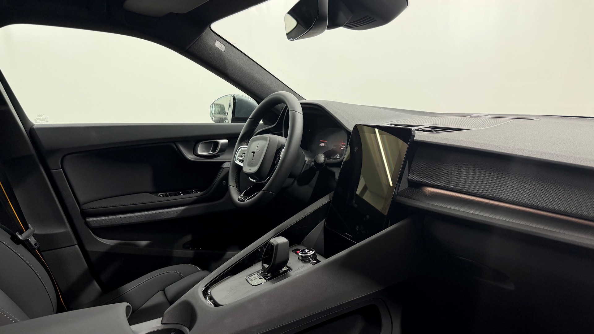 POLESTAR 2 Long Range Dual Motor Prime-showroom-element-3