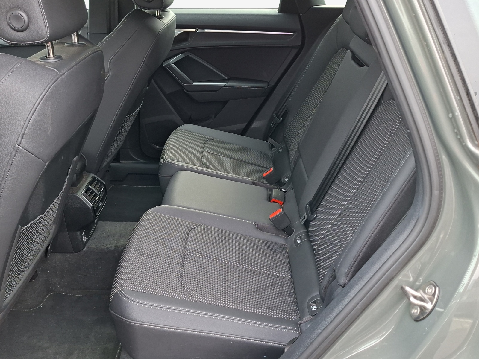 AUDI Q3 35 TFSI S line Attraction S-tronic-image-11