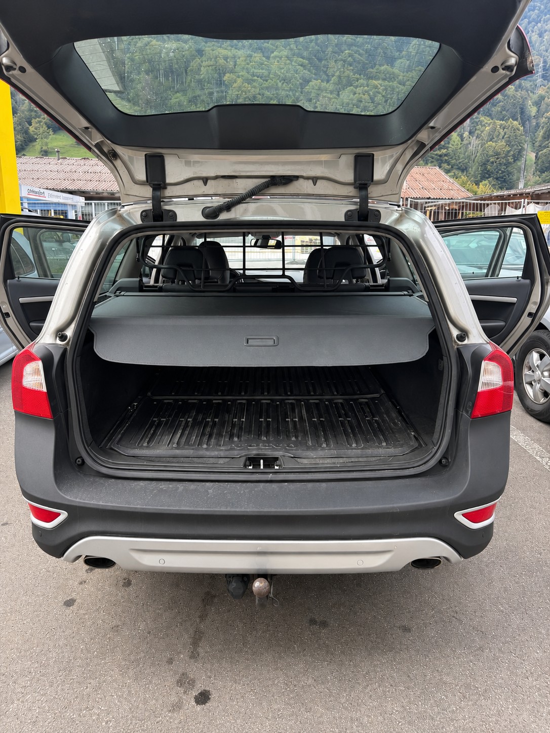 VOLVO XC70 D5 AWD Ocean Race Geartronic-image-5