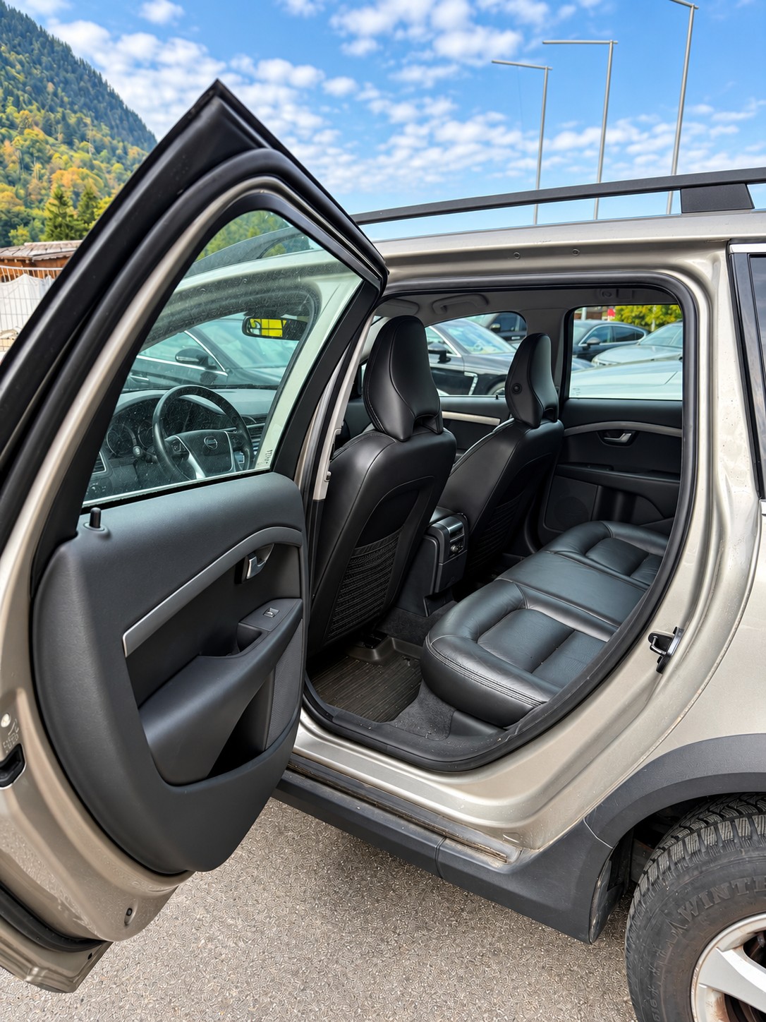 VOLVO XC70 D5 AWD Ocean Race Geartronic-image-9