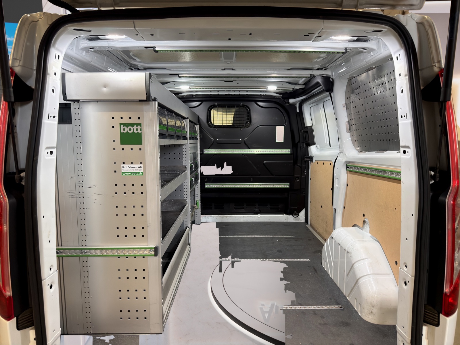 FORD Transit Custom 320 L1H1 Trend A-image-17