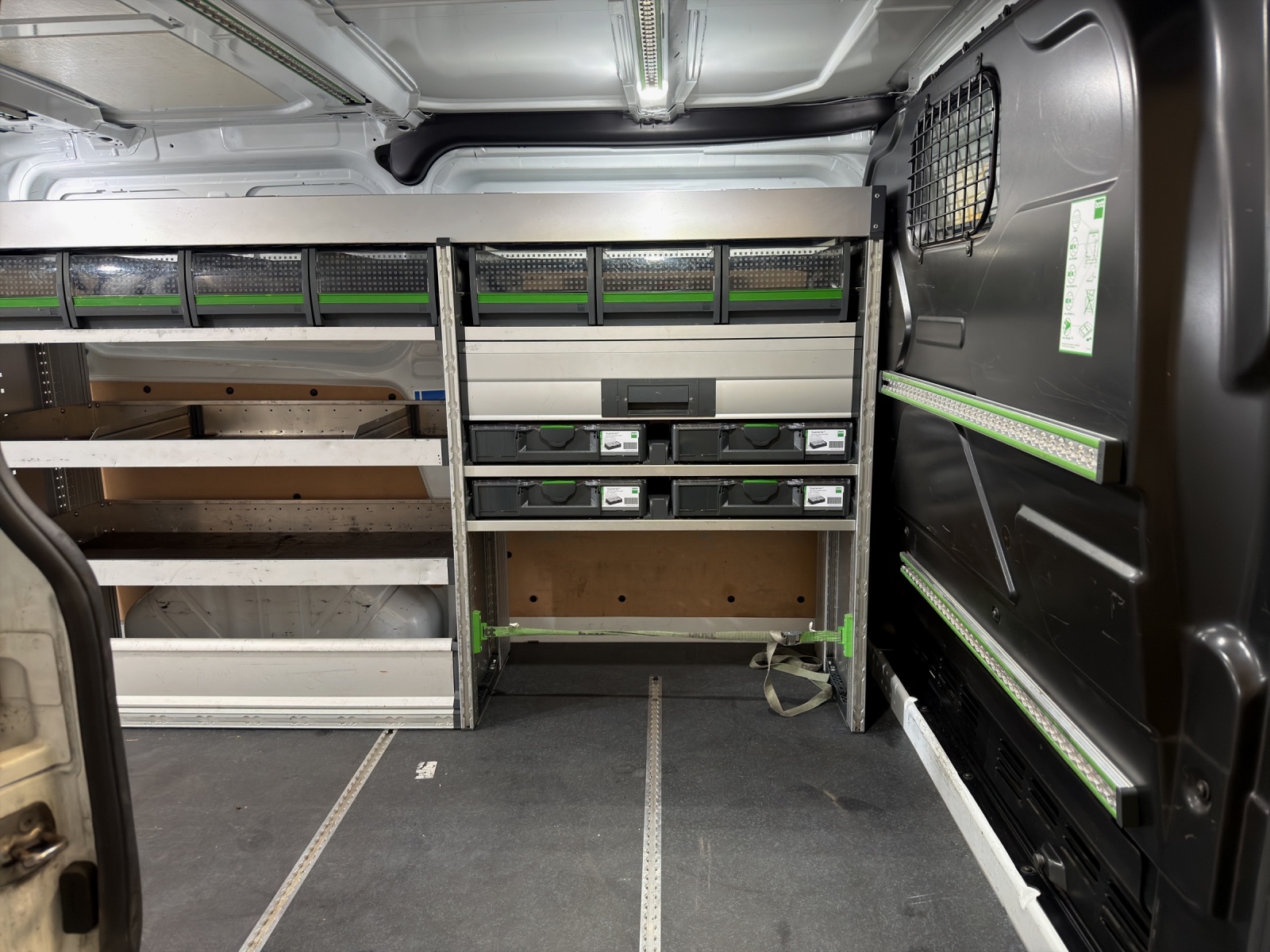 FORD Transit Custom 320 L1H1 Trend A-image-16