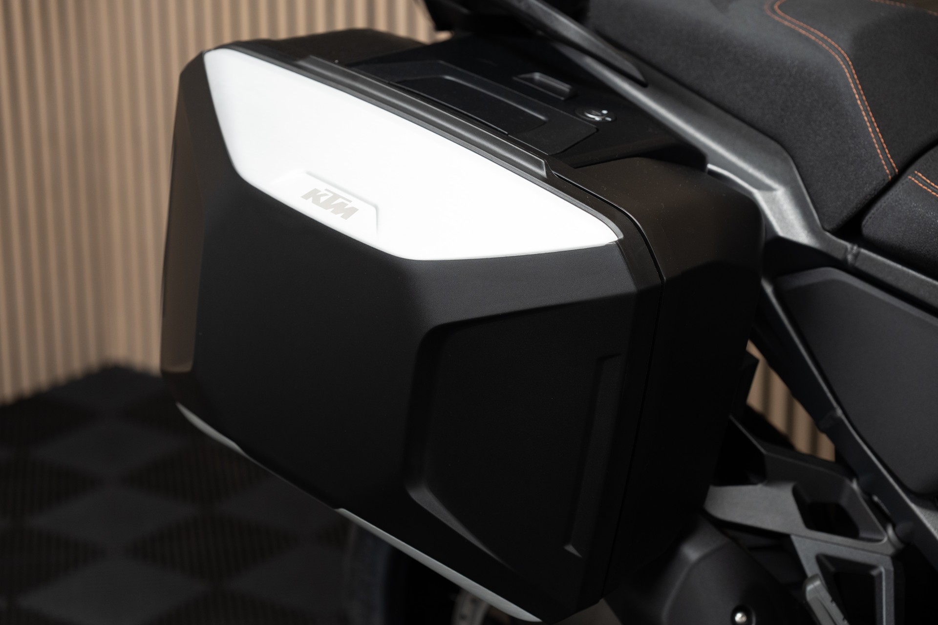 KTM 1390 Super Adventure S EVO-image-5