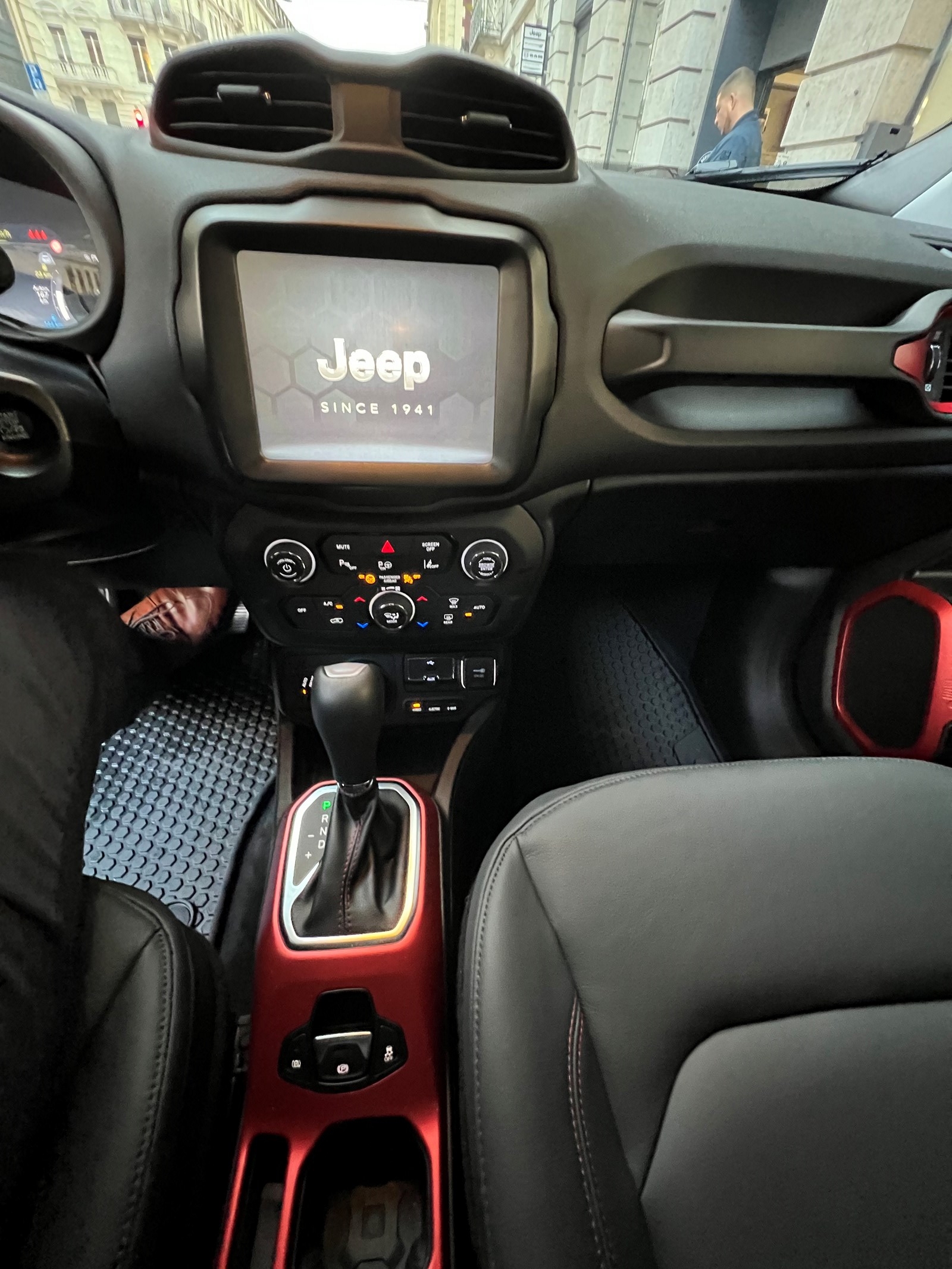 JEEP Renegade 1.3 T PHEV Trailhawk Plus AWD-image-8
