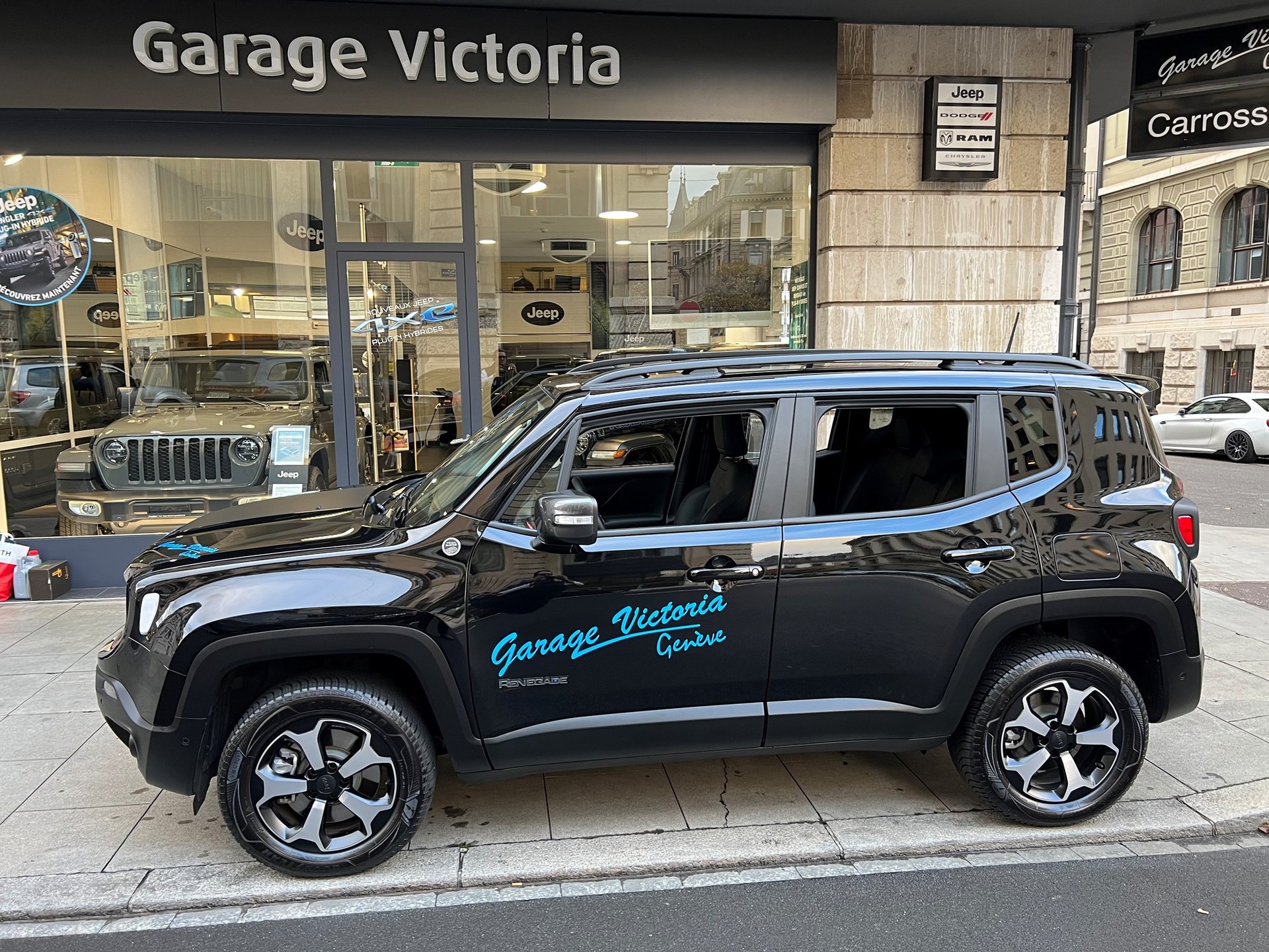 JEEP Renegade 1.3 T PHEV Trailhawk Plus AWD-showroom-element-1