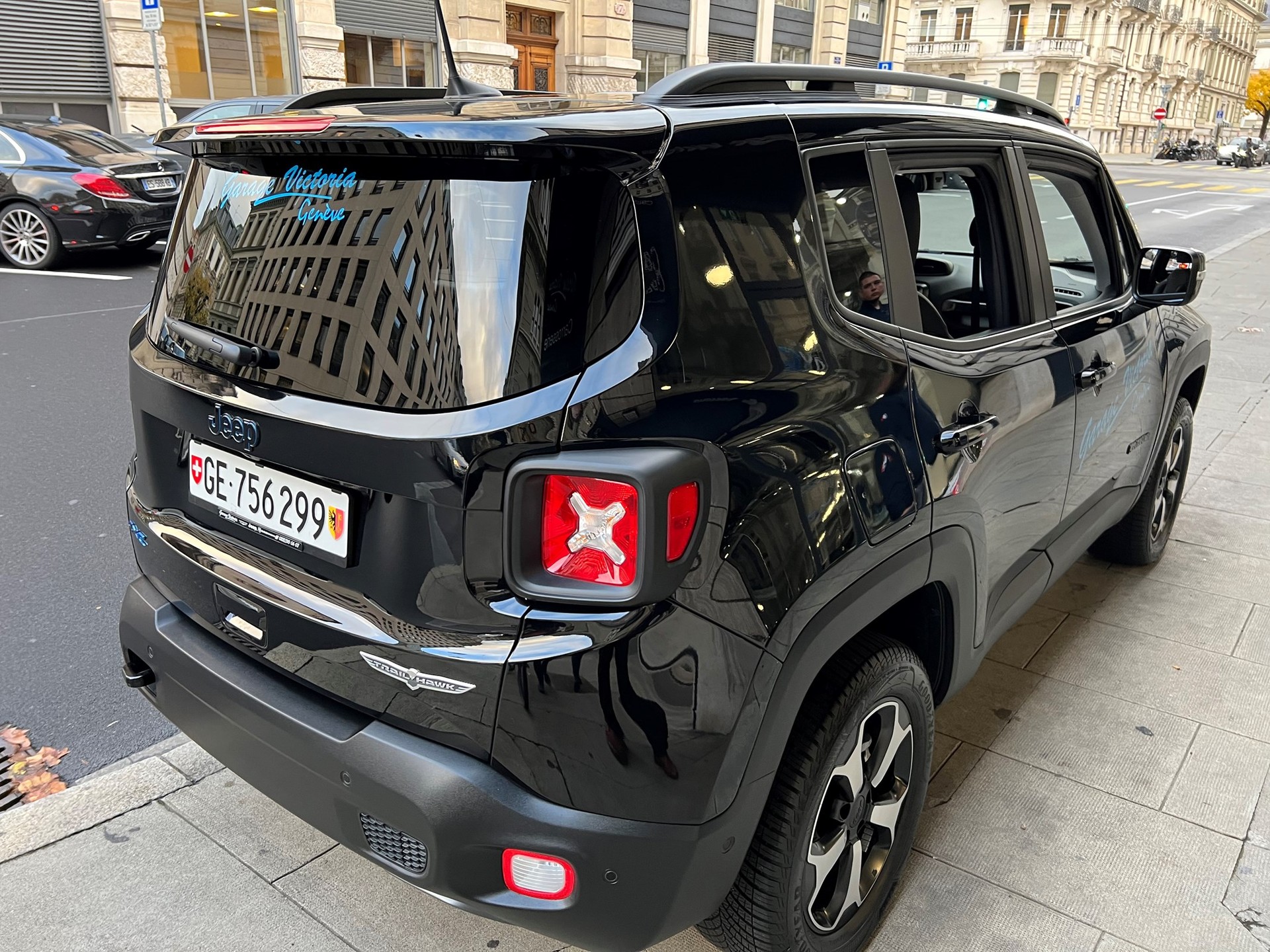 JEEP Renegade 1.3 T PHEV Trailhawk Plus AWD-showroom-element-3