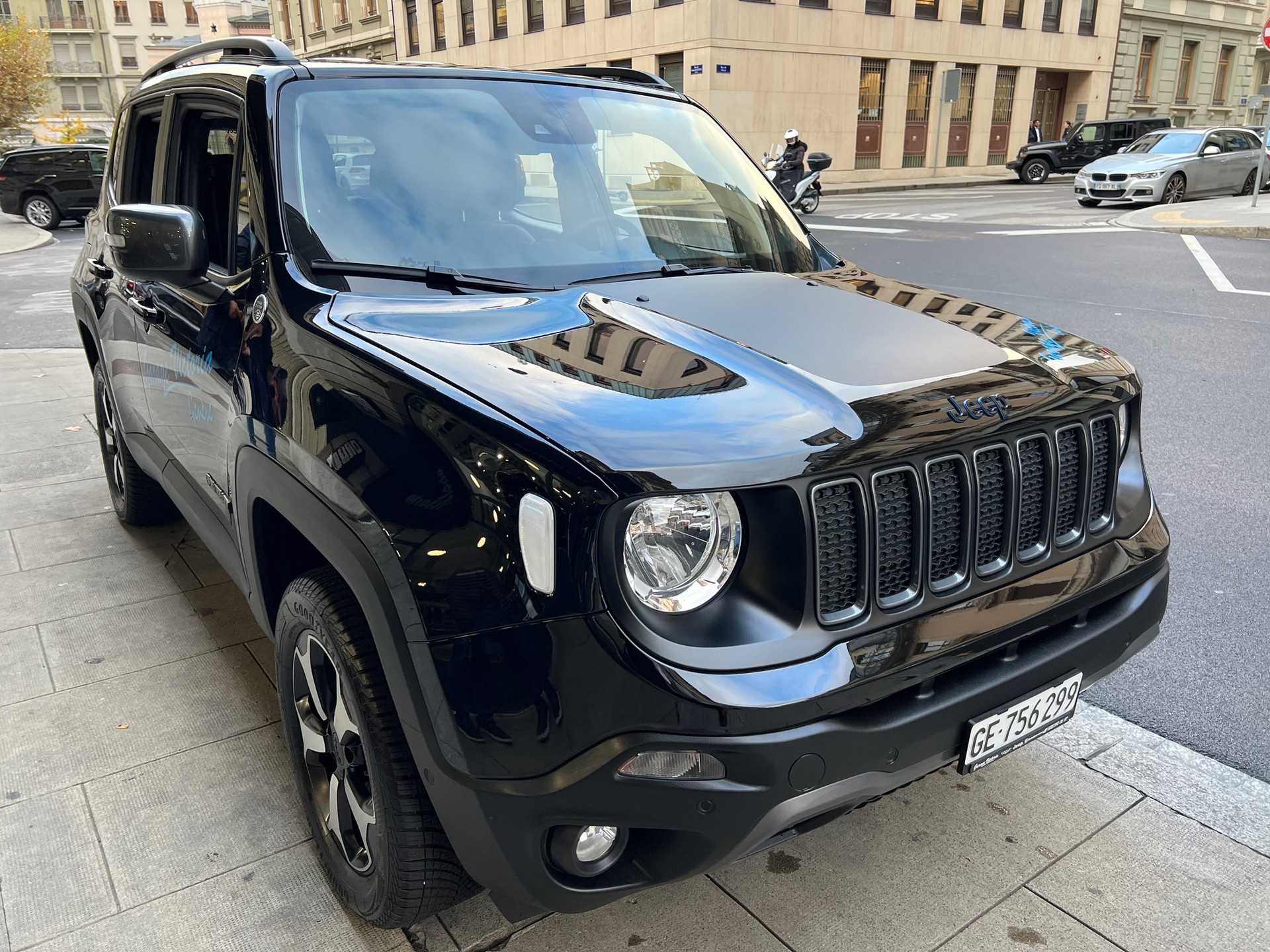 JEEP Renegade 1.3 T PHEV Trailhawk Plus AWD-showroom-element-2