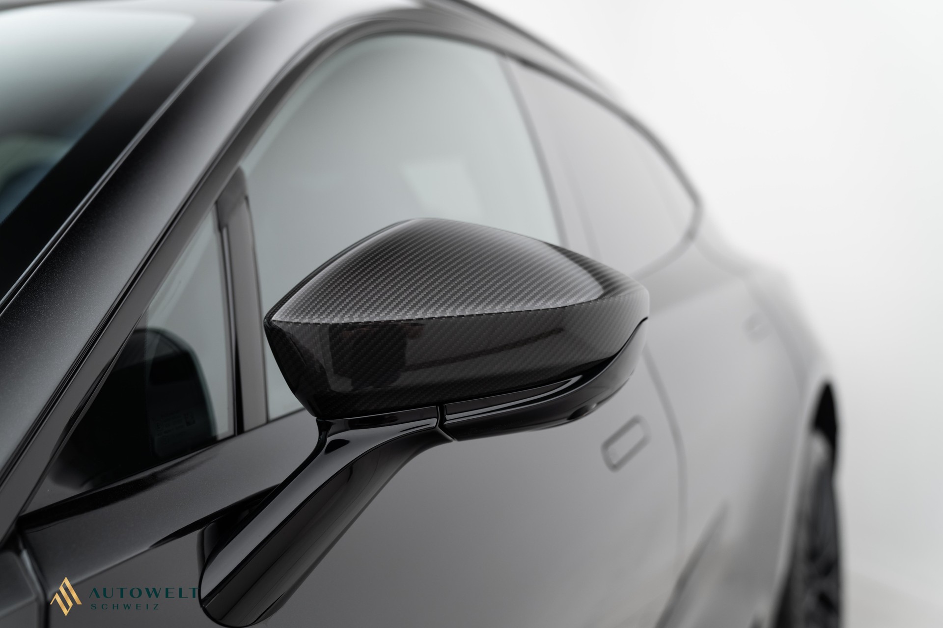 ASTON MARTIN DBX 707-image-5