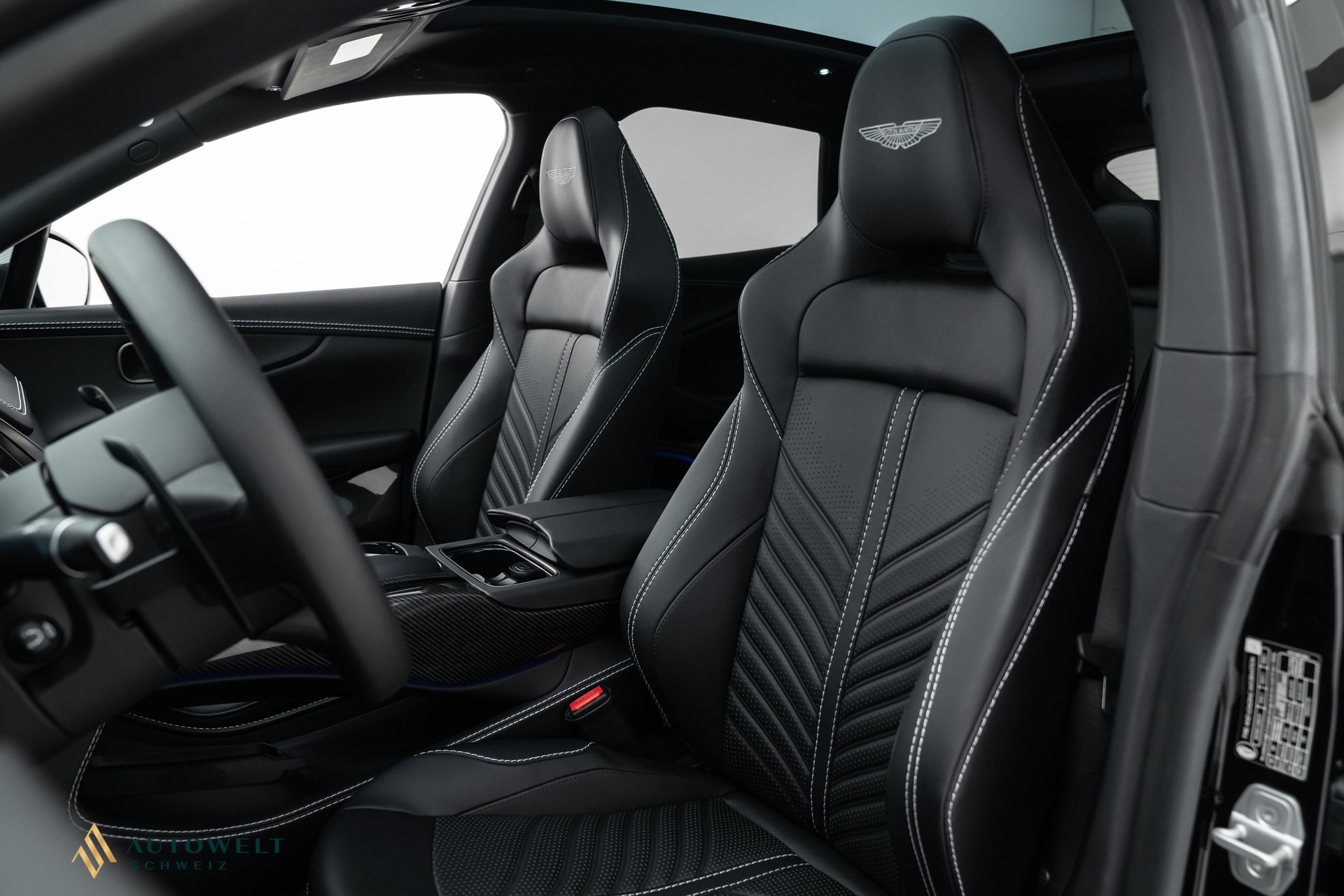 ASTON MARTIN DBX 707-image-16