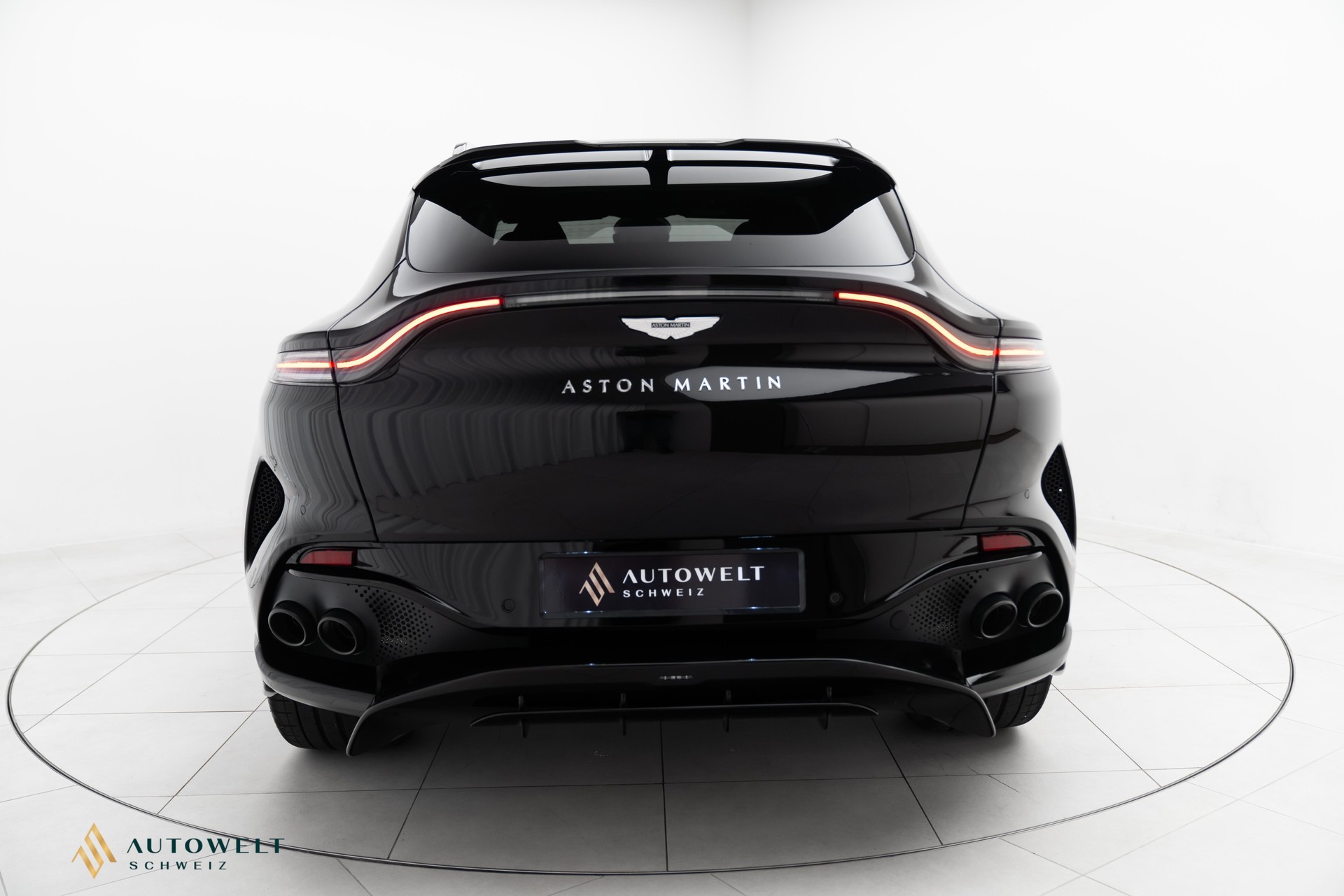 ASTON MARTIN DBX 707-showroom-element-3