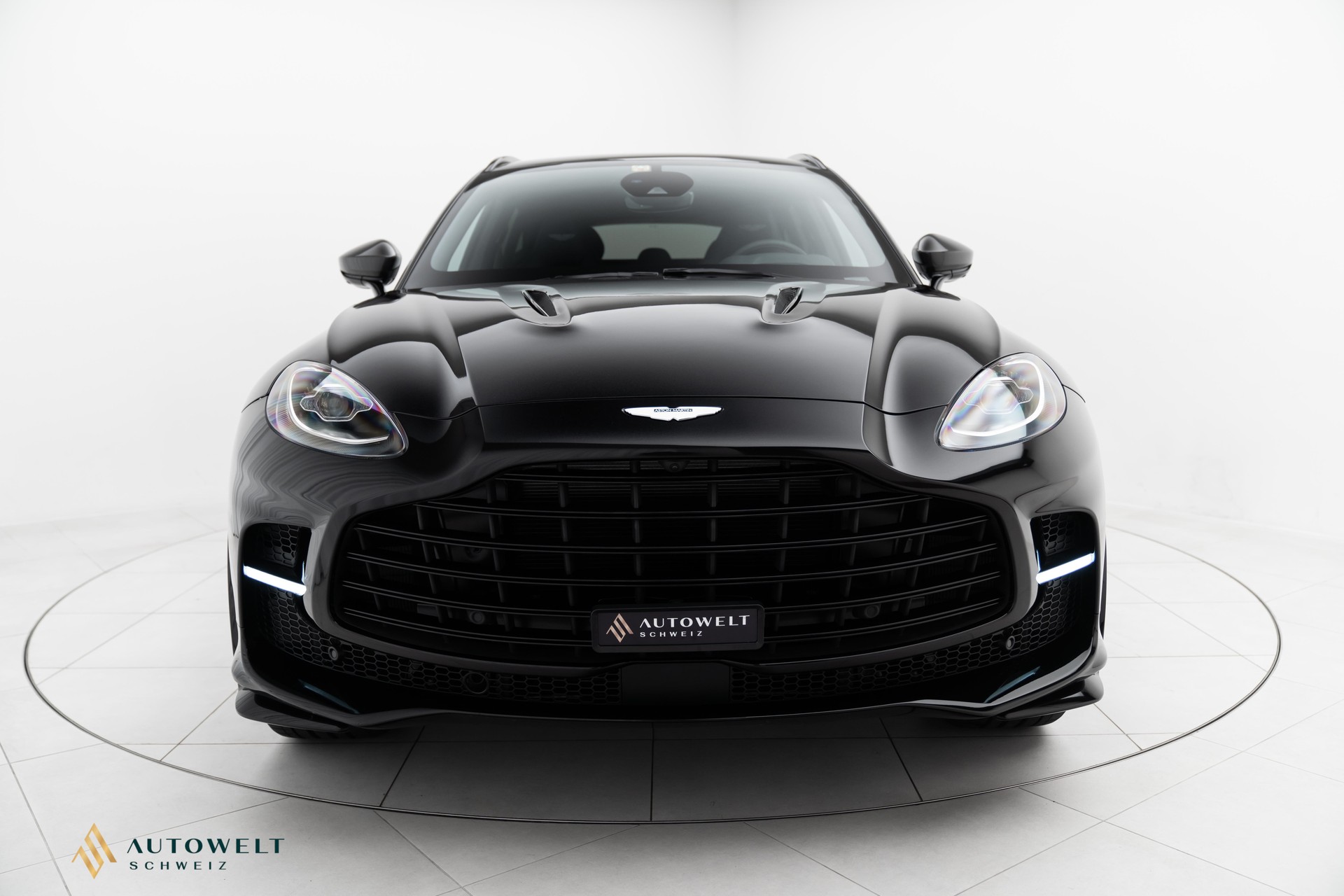 ASTON MARTIN DBX 707-image-4