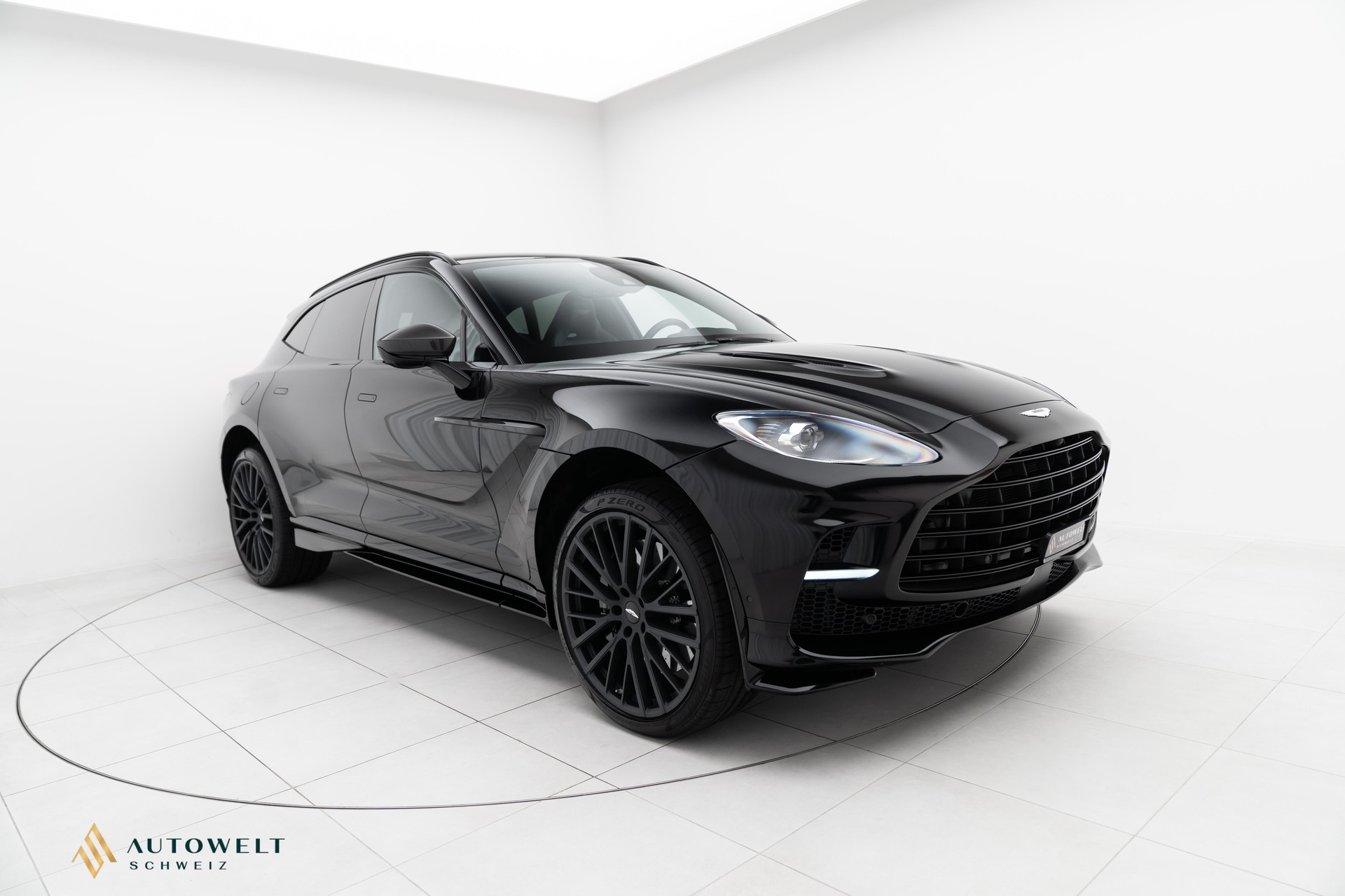 ASTON MARTIN DBX 707