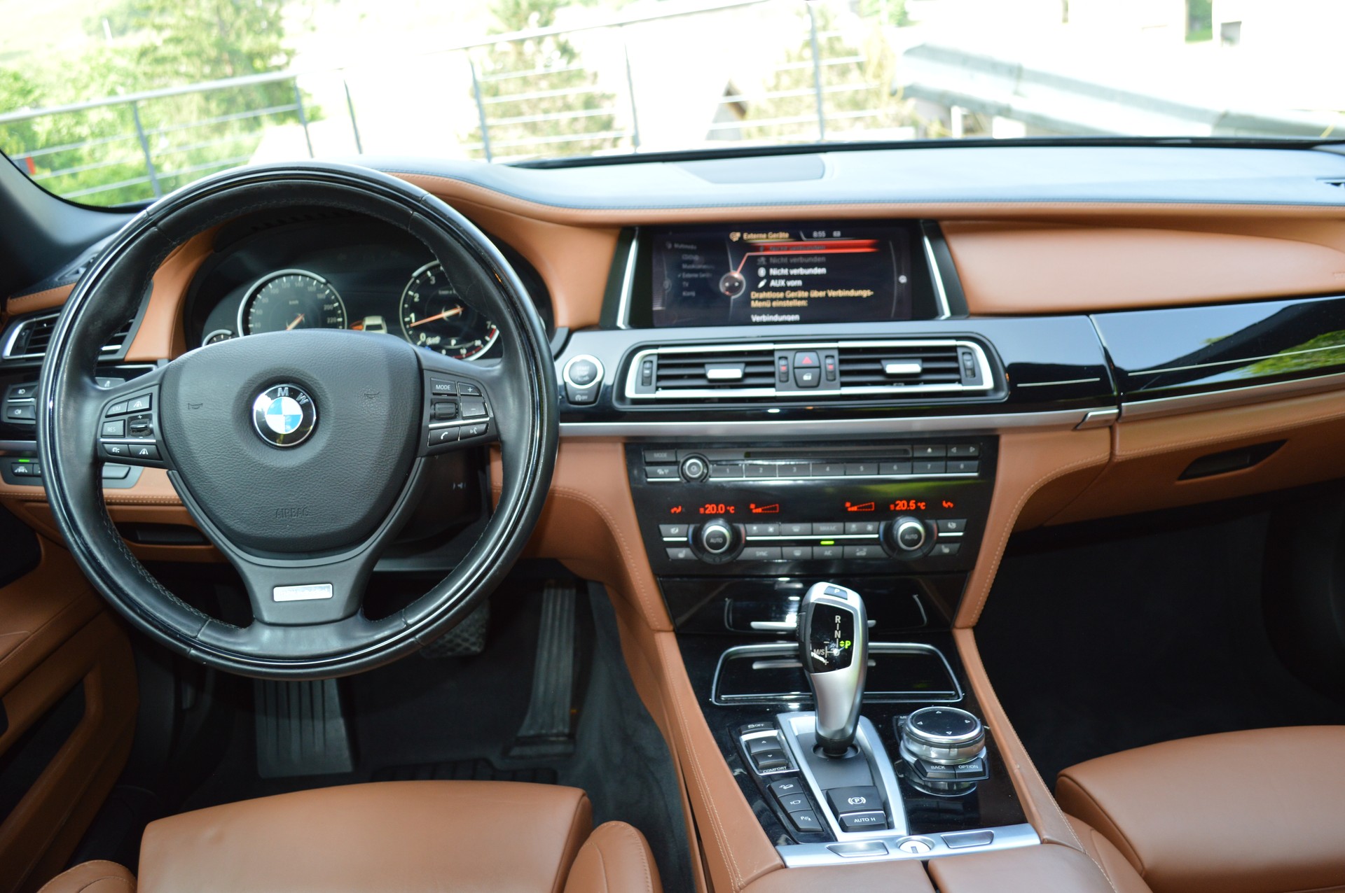 BMW 750i xDrive-image-7