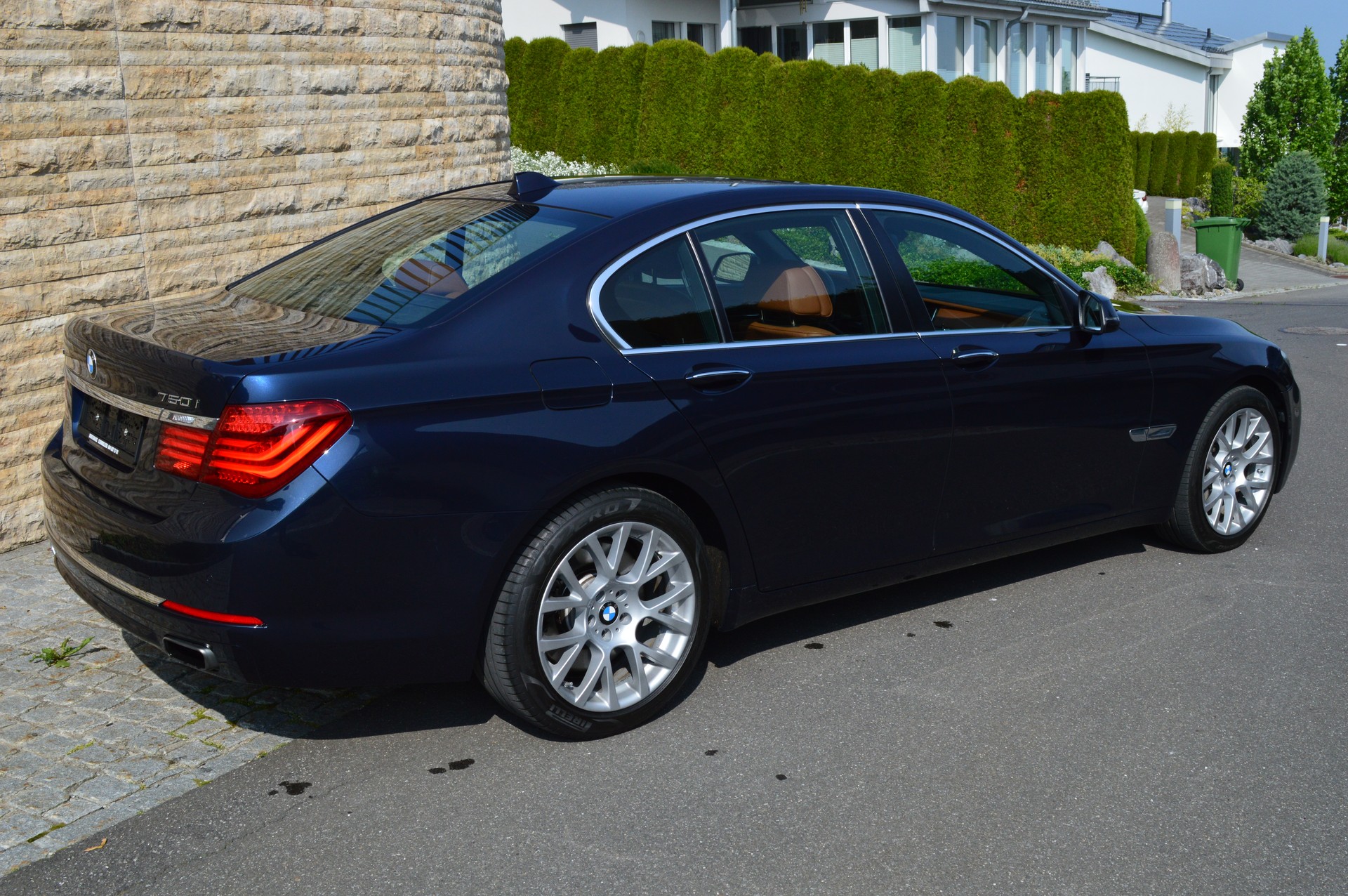 BMW 750i xDrive-image-4