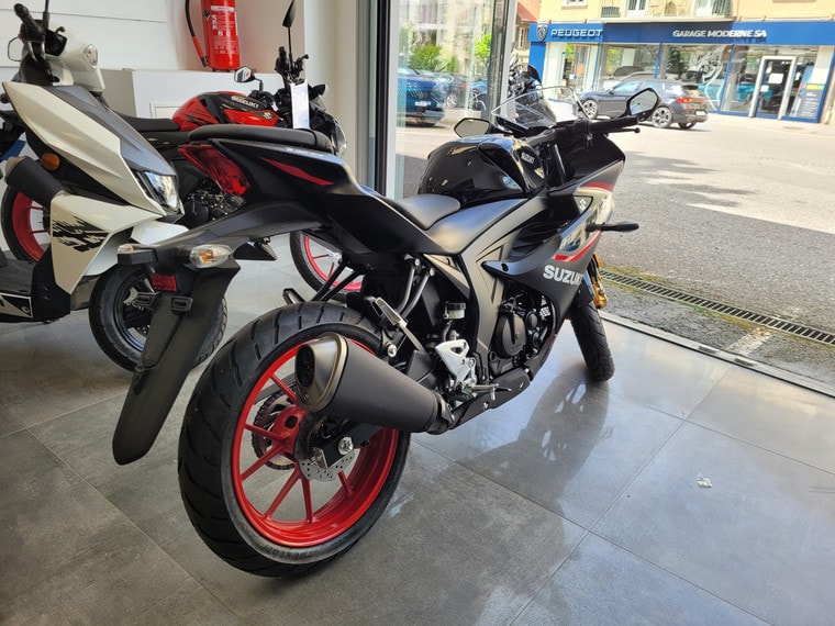 SUZUKI GSX-R 125-image-2