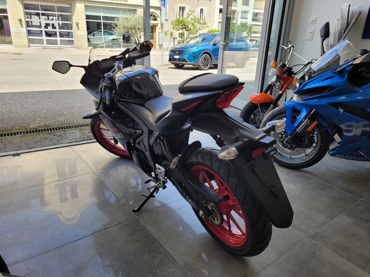 SUZUKI GSX-R 125-image-3