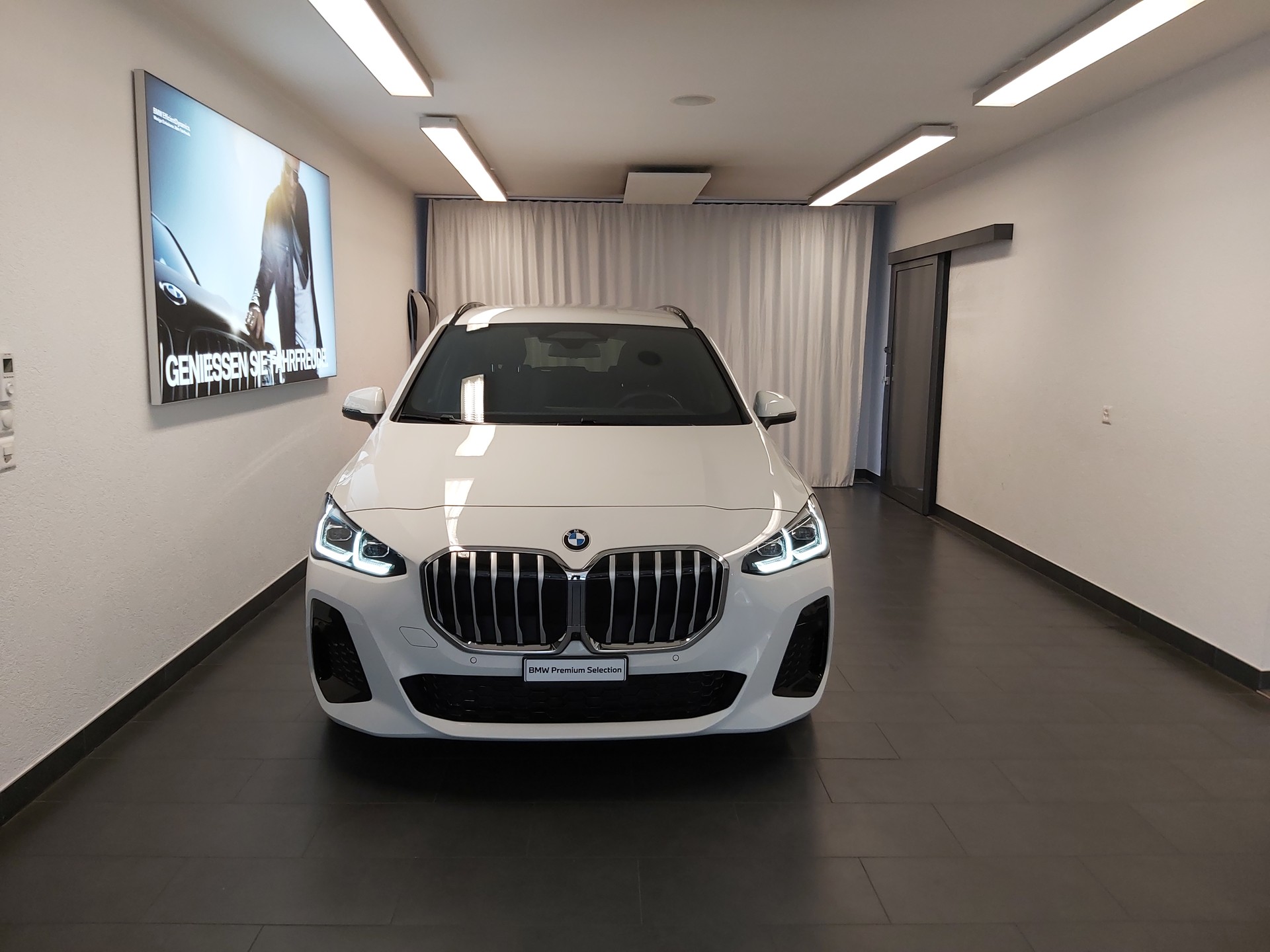 BMW 223d AT xDr M Sport DKG-showroom-element-1