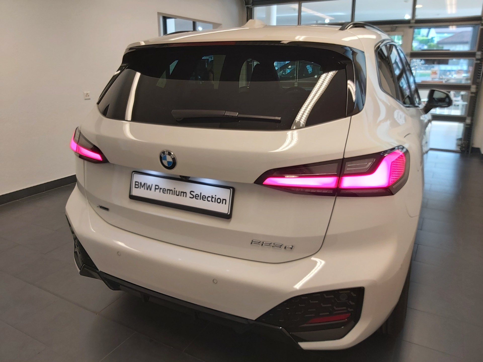 BMW 223d AT xDr M Sport DKG-showroom-element-3