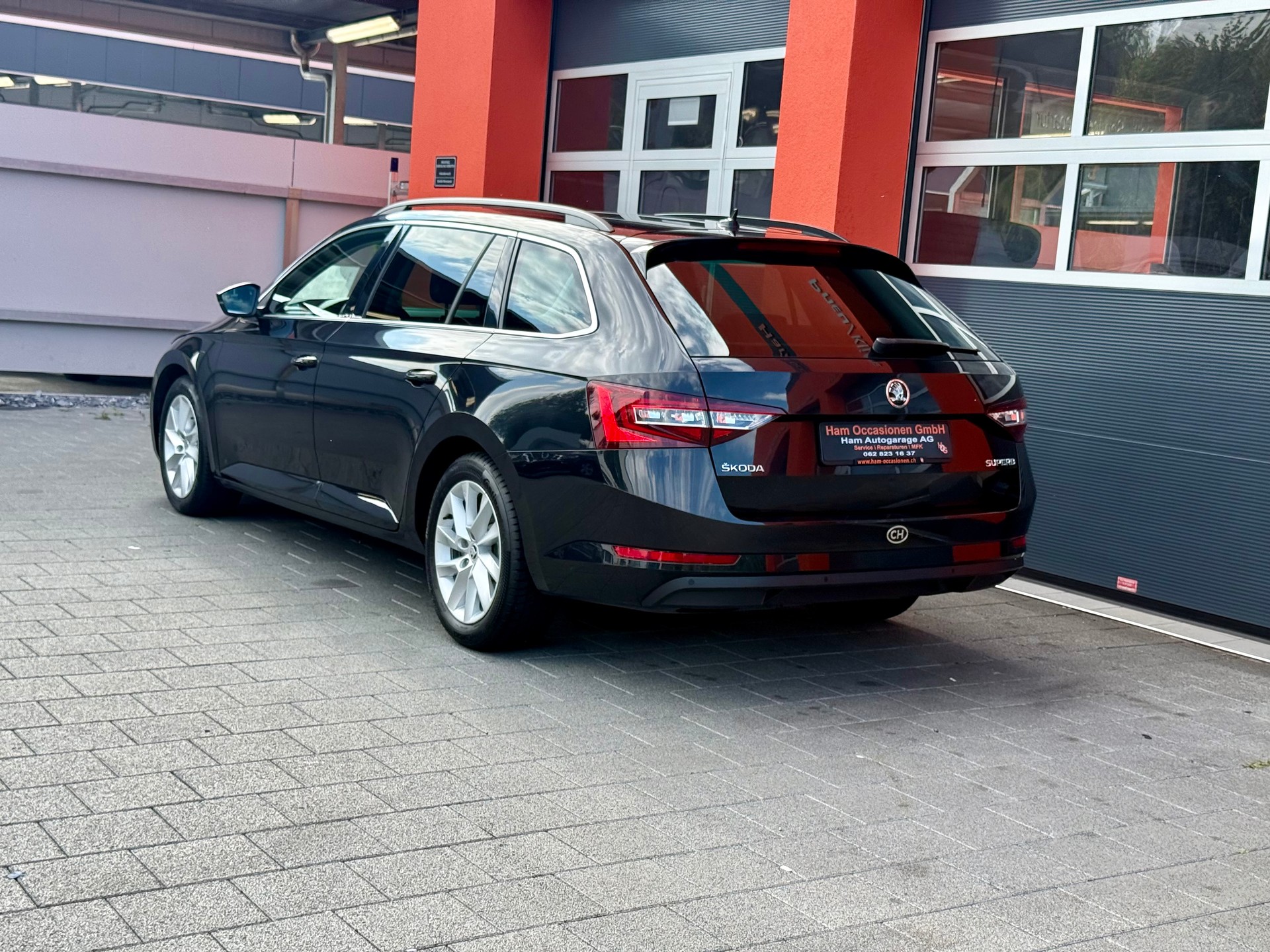 SKODA Superb Combi 2.0 TDi Ambition-showroom-element-2