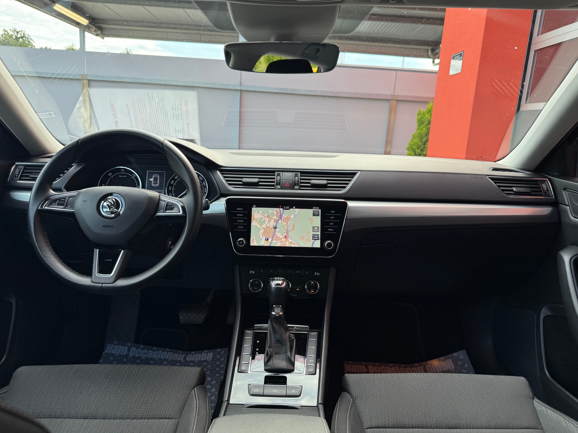 SKODA Superb Combi 2.0 TDi Ambition-image-5
