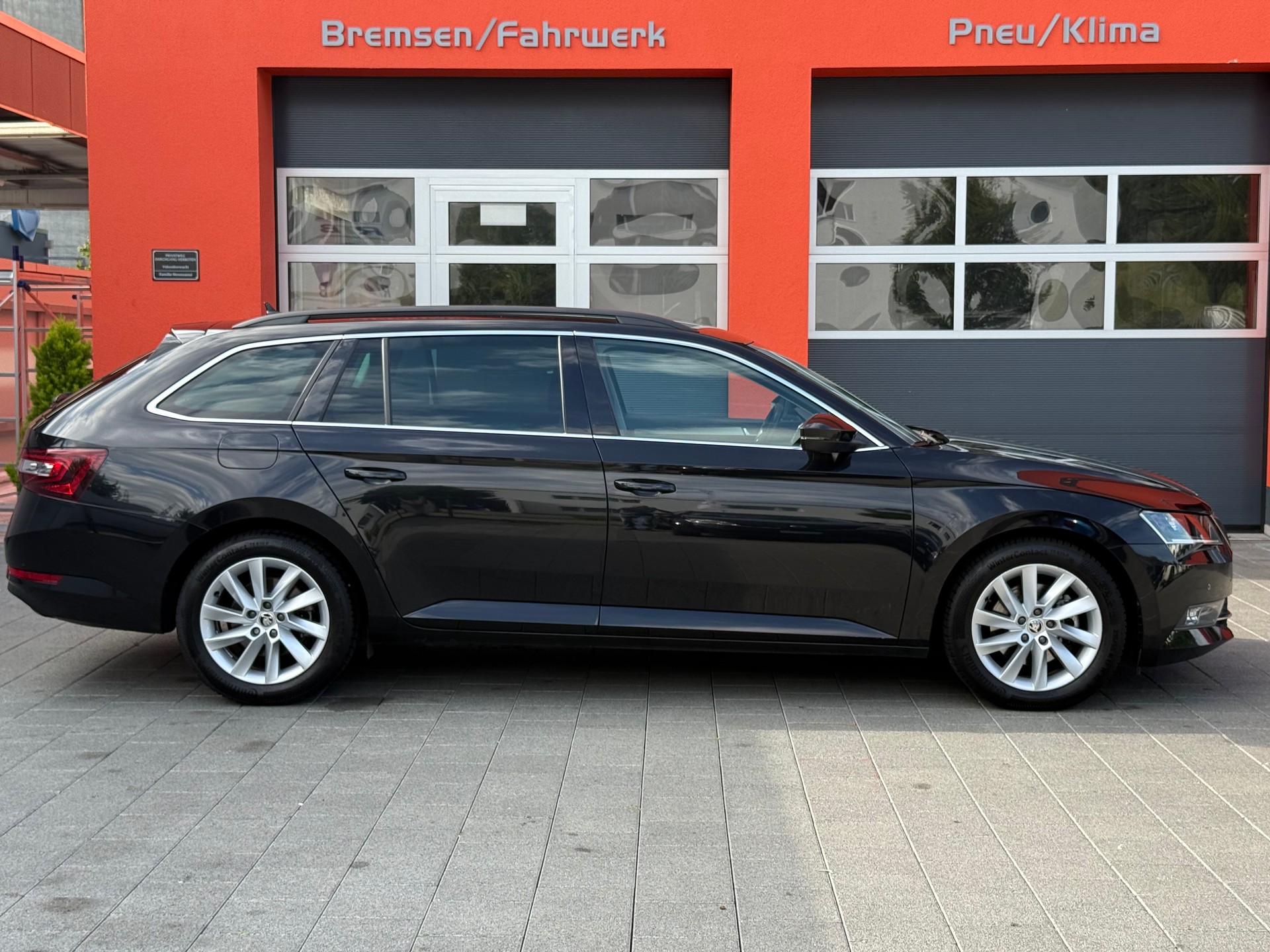 SKODA Superb Combi 2.0 TDi Ambition-showroom-element-3