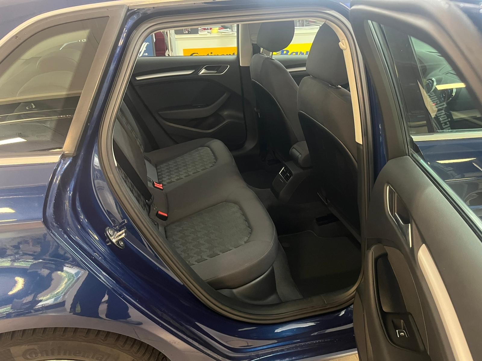 AUDI A3 Sportback 1.4 TFSI Ambition-image-11