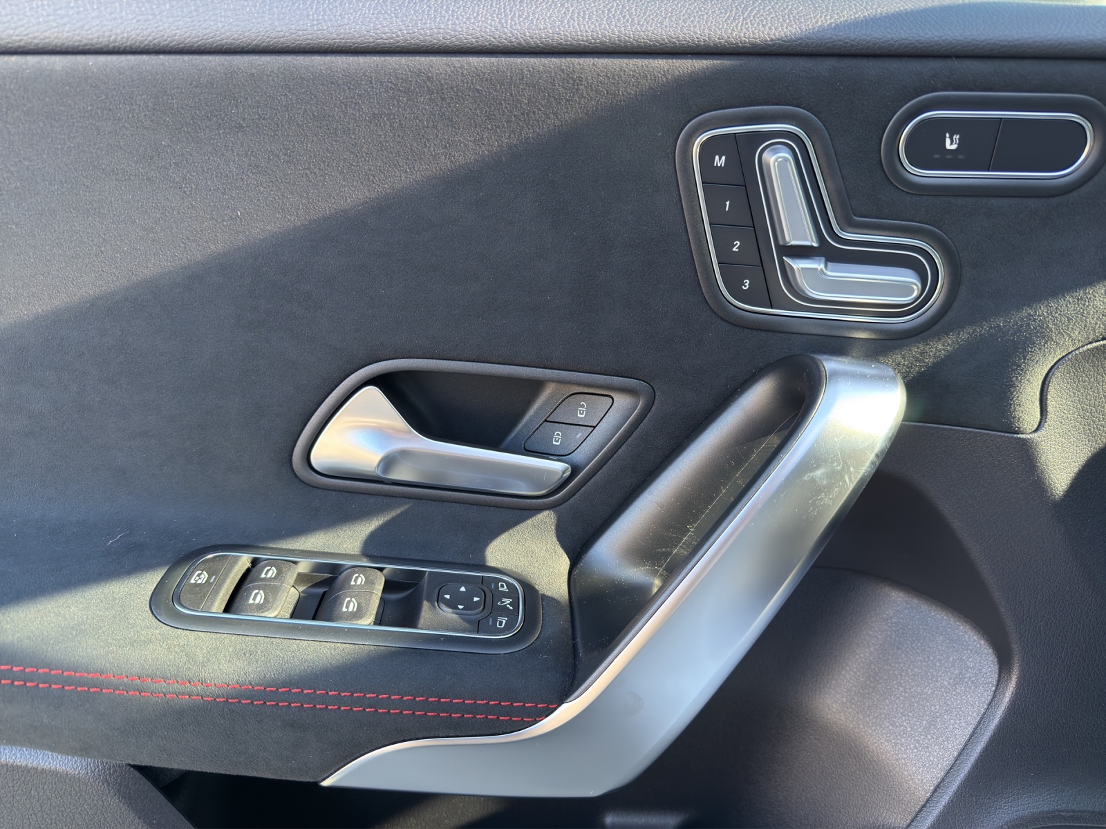 MERCEDES-BENZ A 220 4Matic 8G-DCT-image-12