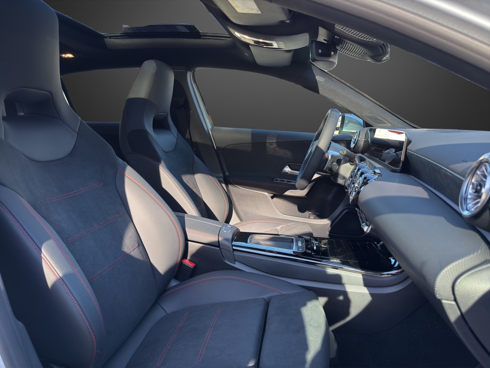 MERCEDES-BENZ A 220 4Matic 8G-DCT-image-11