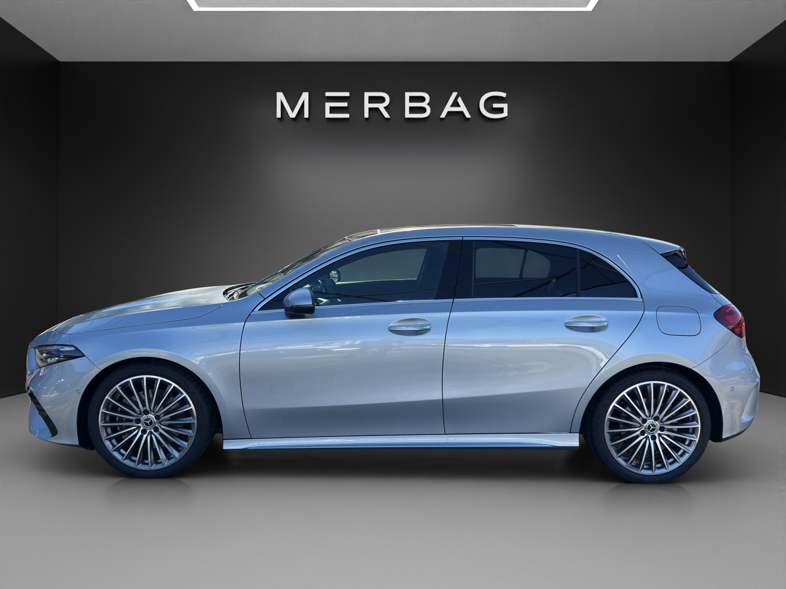 MERCEDES-BENZ A 220 4Matic 8G-DCT-image-1