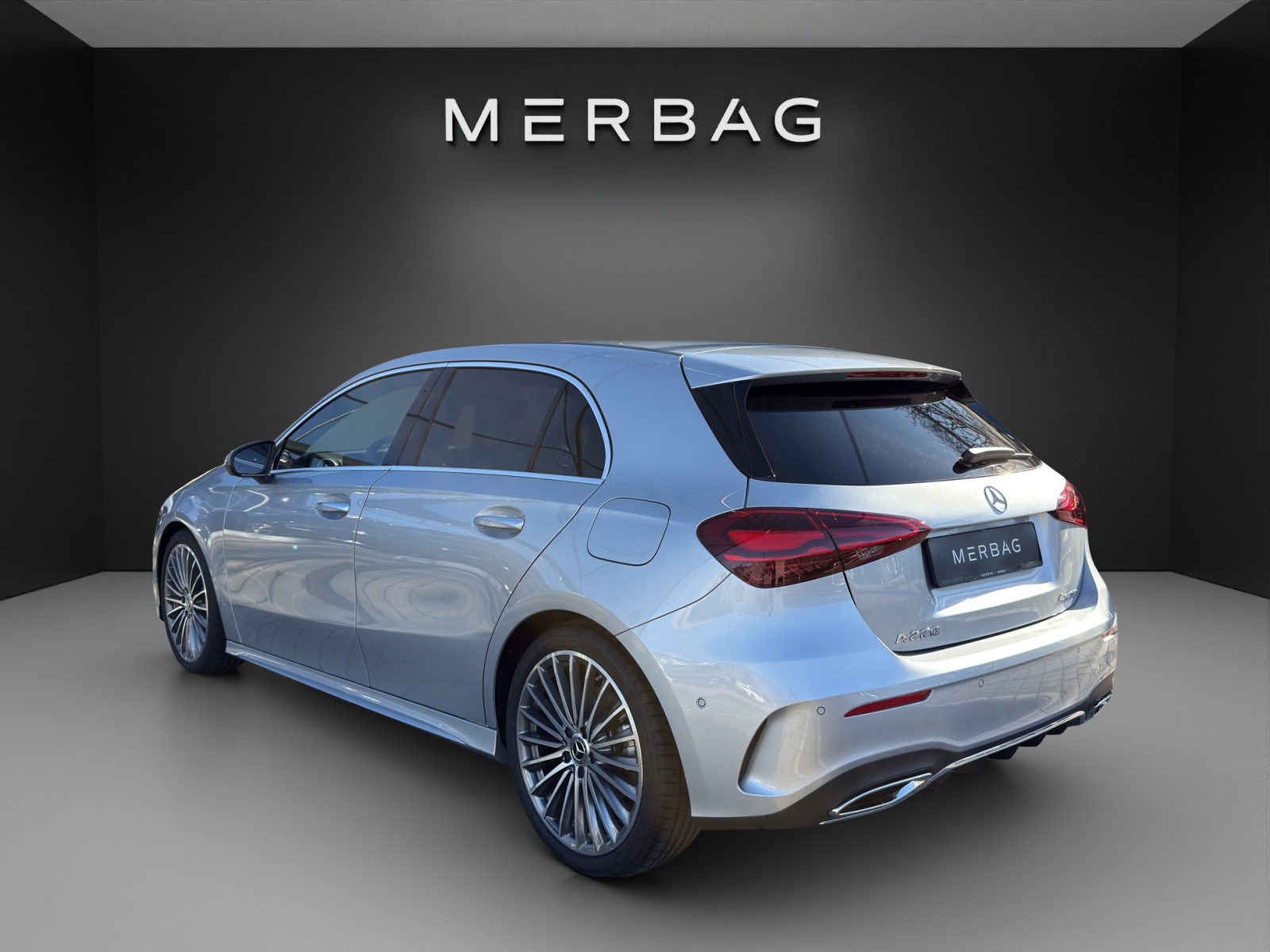 MERCEDES-BENZ A 220 4Matic 8G-DCT-image-2