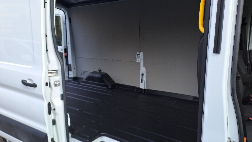 FORD E-Transit Van 350 L3 Trend RWD 68kWh-image-8