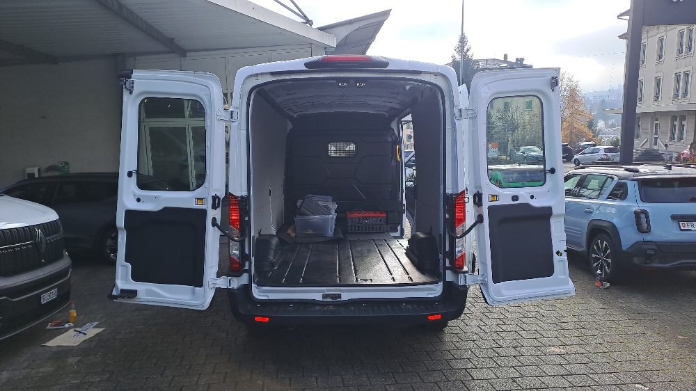 FORD E-Transit Van 350 L3 Trend RWD 68kWh-image-5