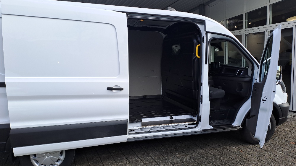 FORD E-Transit Van 350 L3 Trend RWD 68kWh-image-4