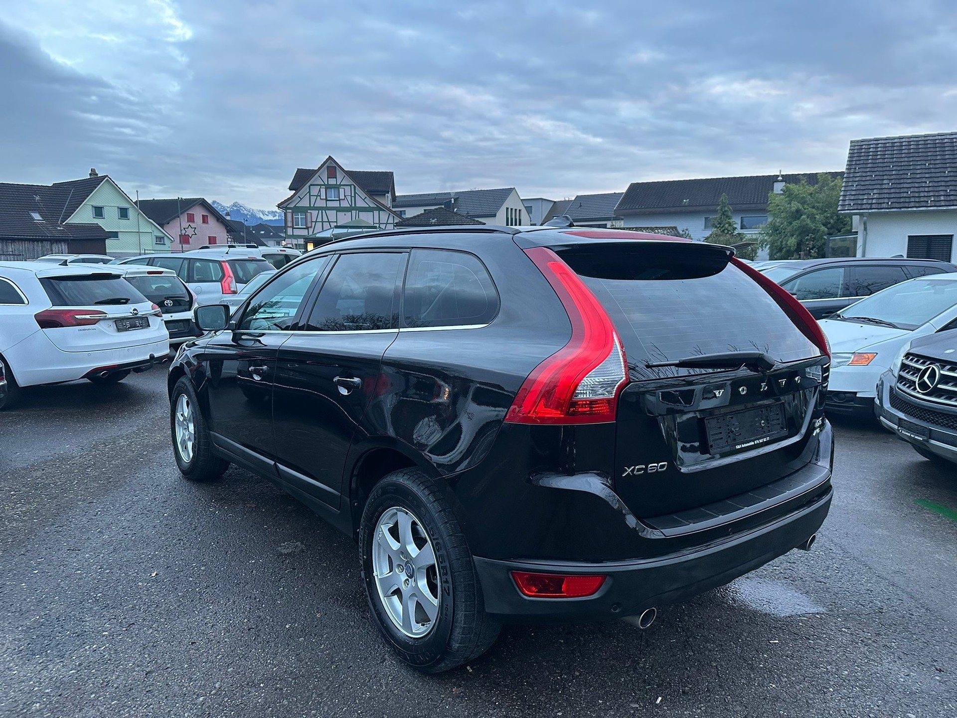VOLVO XC60 D5 AWD Momentum Geartronic-image-4