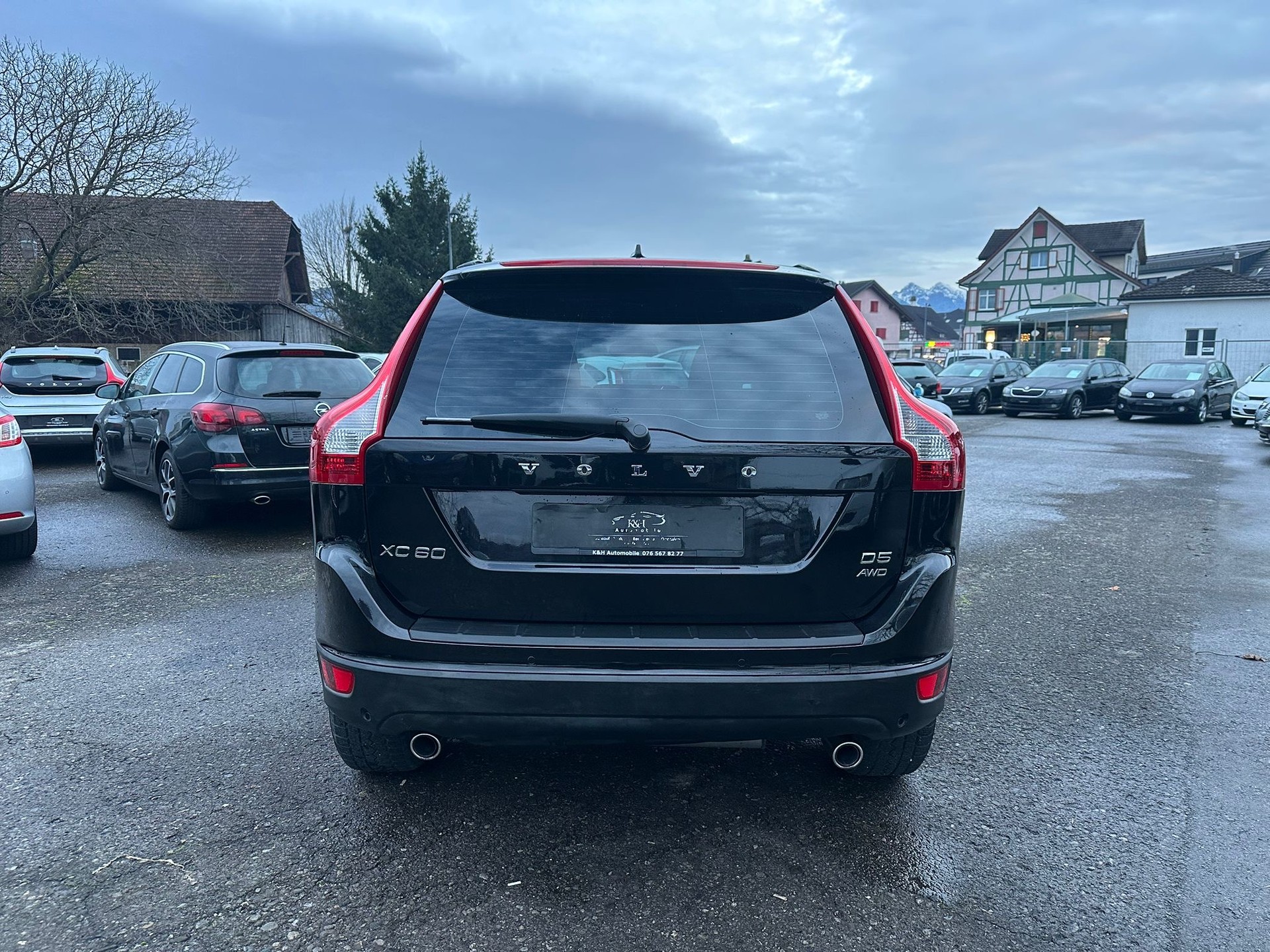 VOLVO XC60 D5 AWD Momentum Geartronic-image-3